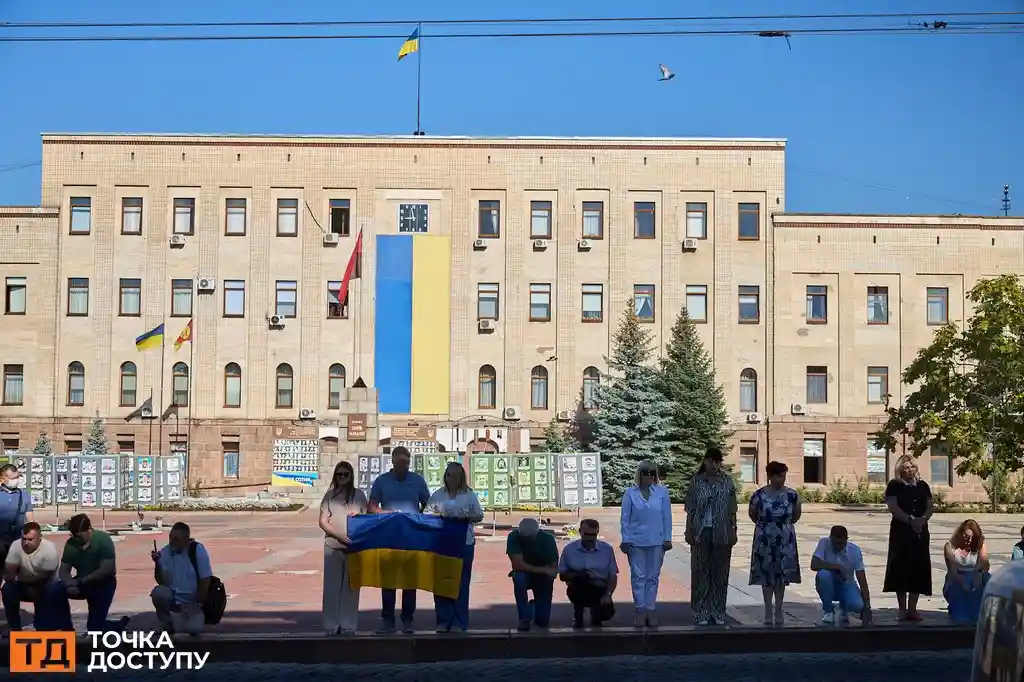 На головній площі Кропивницького пройшла церемонія прощання з героєм.