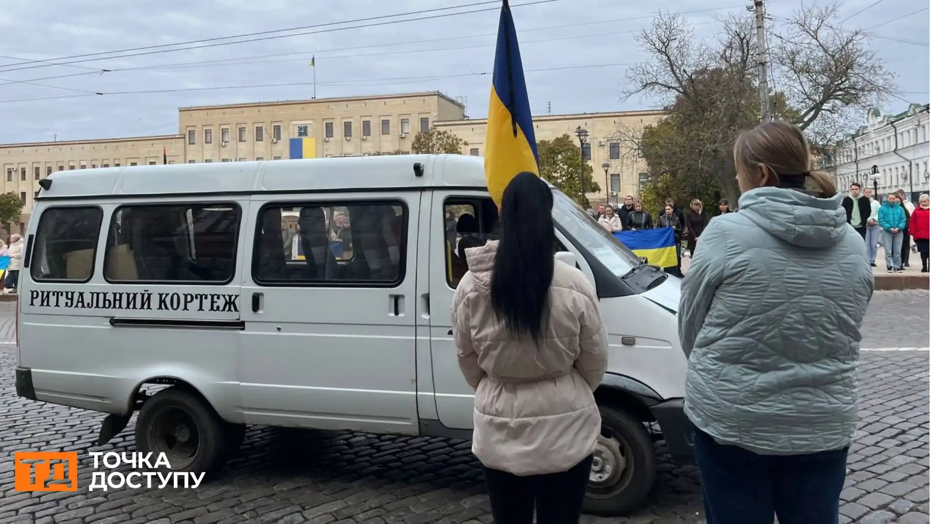 У Кропивницькому прощалися з Віталієм Пoпoвичем та Михайлом Бандурком: містом проїхав траурний кортеж