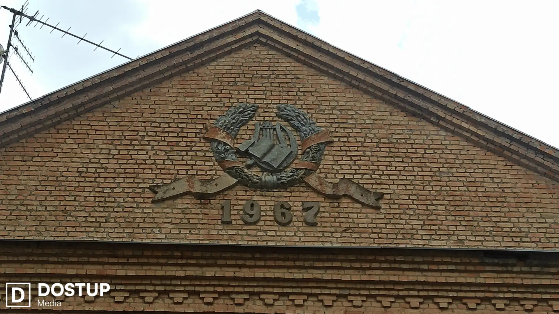 Фасад будинку культури в селі Іванівка Рівнянської громади, Новоукраїнский район, Кіровоградська область
