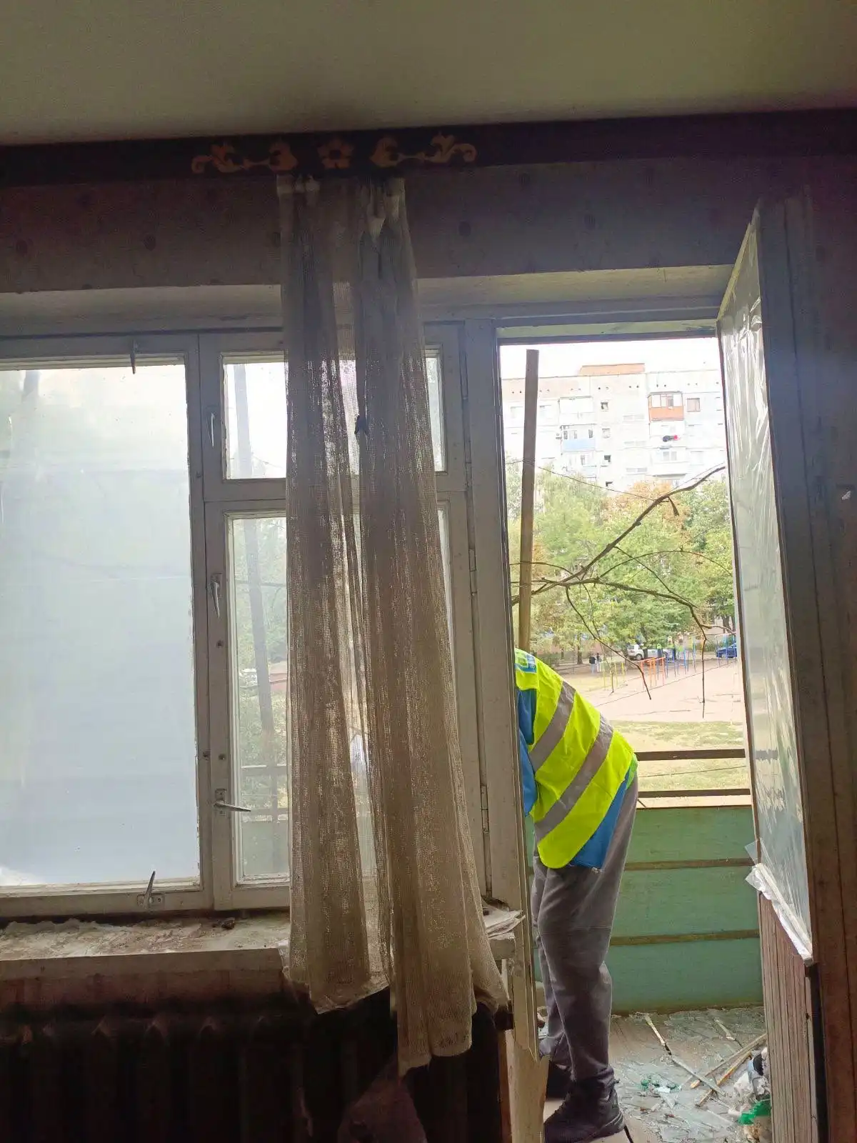 У багатоповерхівках в Кропивницькому встановлять нові вікна після дронової атаки росіян