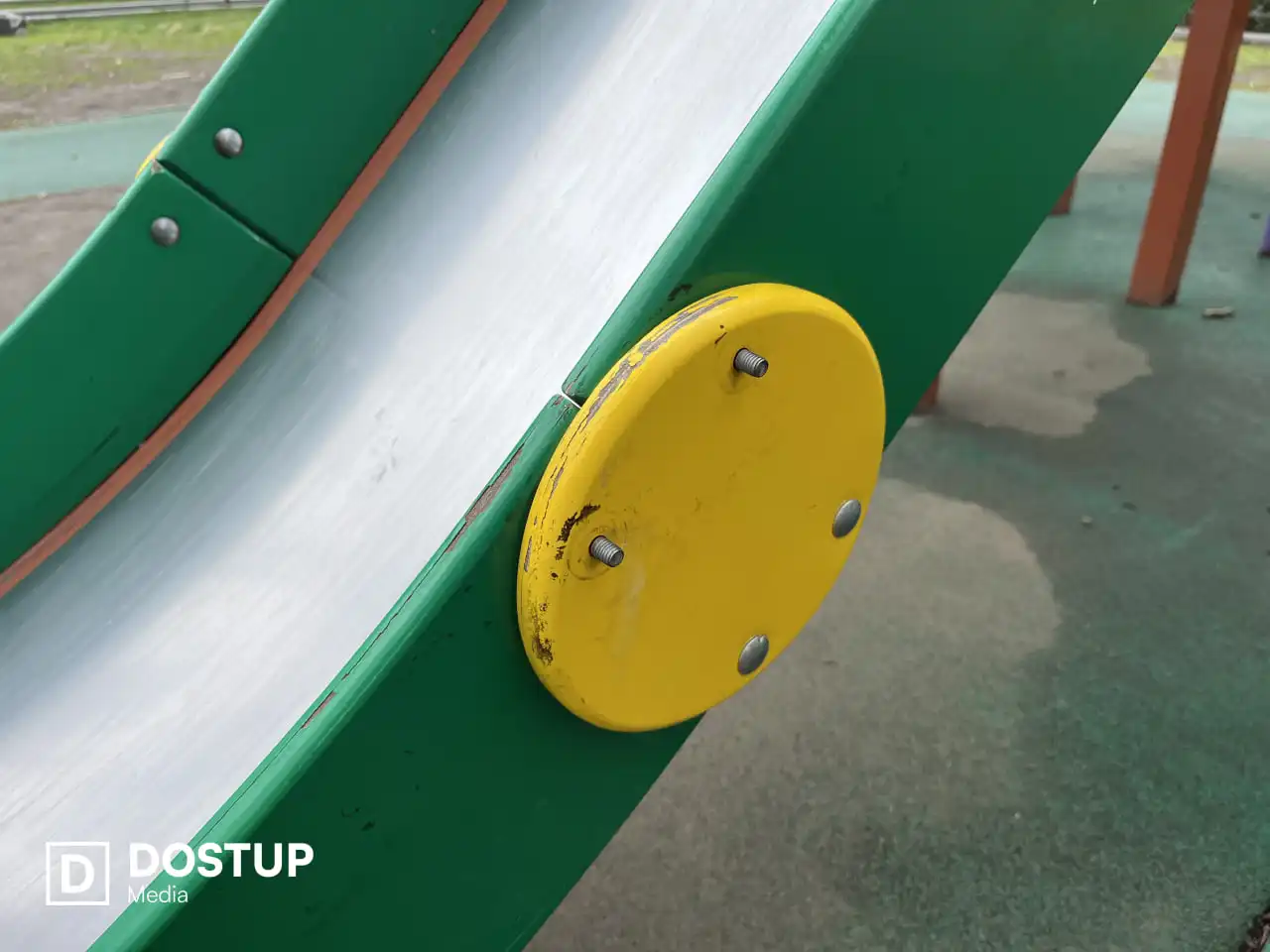 Стан дитячого майданчика