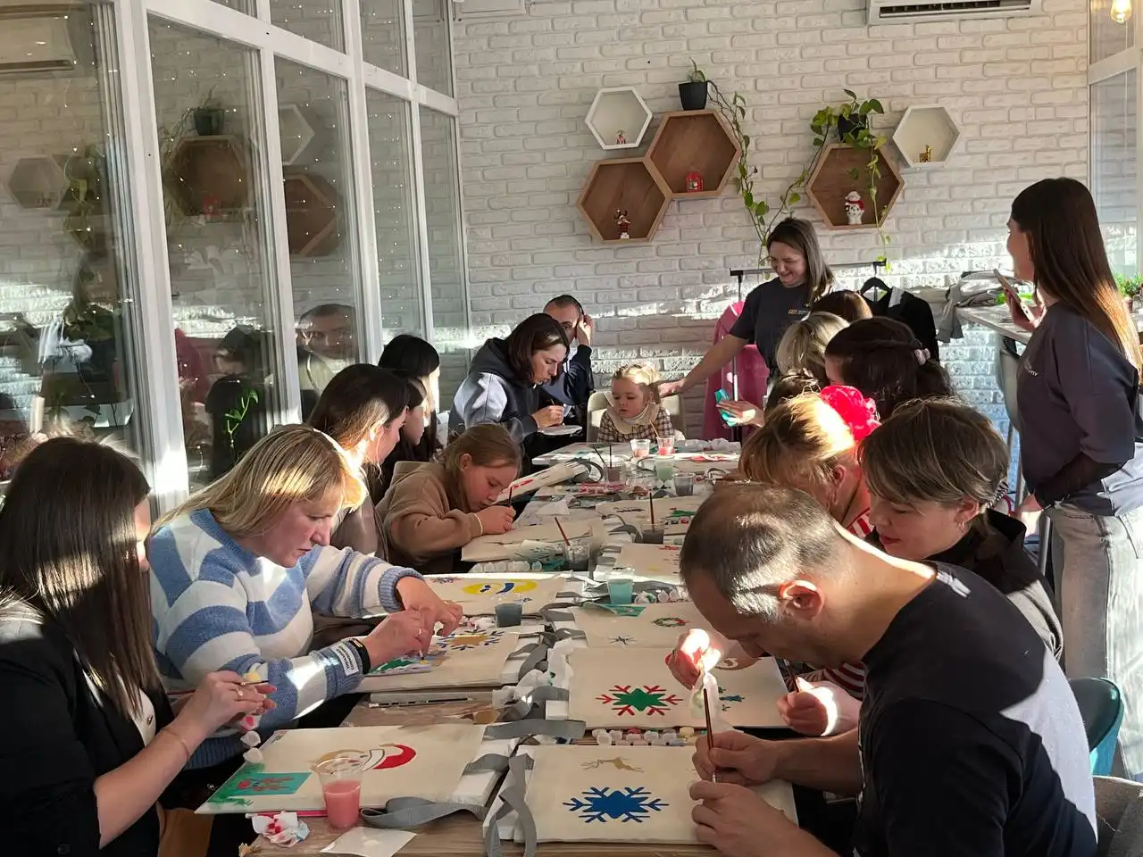 Різдвяний майстер-клас з розпису торбинок