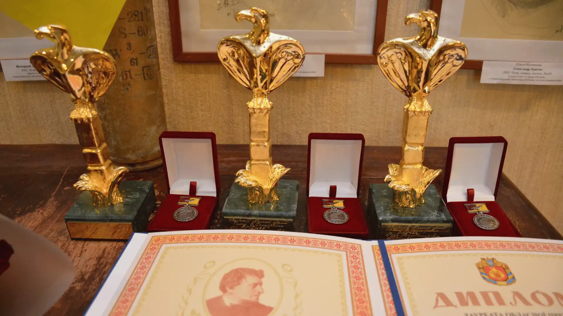 Скульптура "Степовий орел"