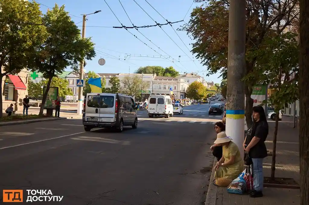 У центрі Кропивницького відбулося урочисте прощання з військовим, який віддав життя за Україну.