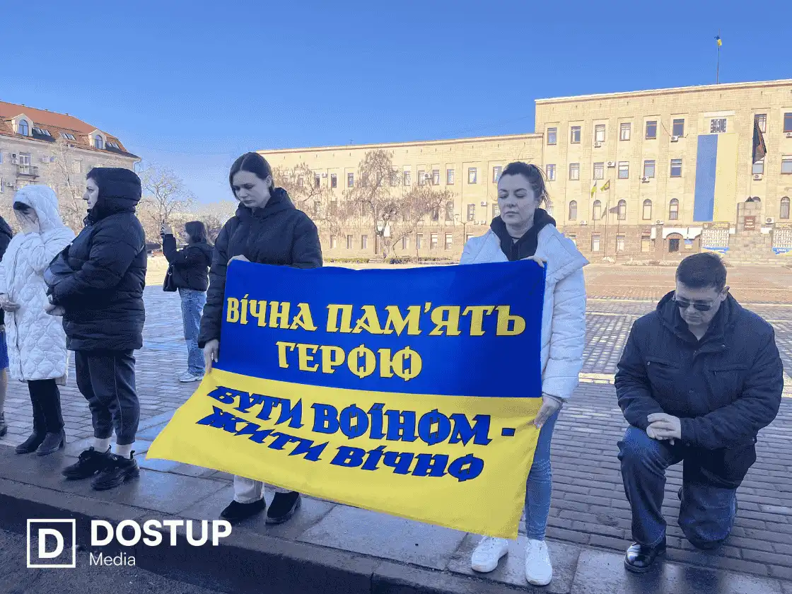 Небайдужі містяни віддають шану загиблим воїнам у Кропивницькому