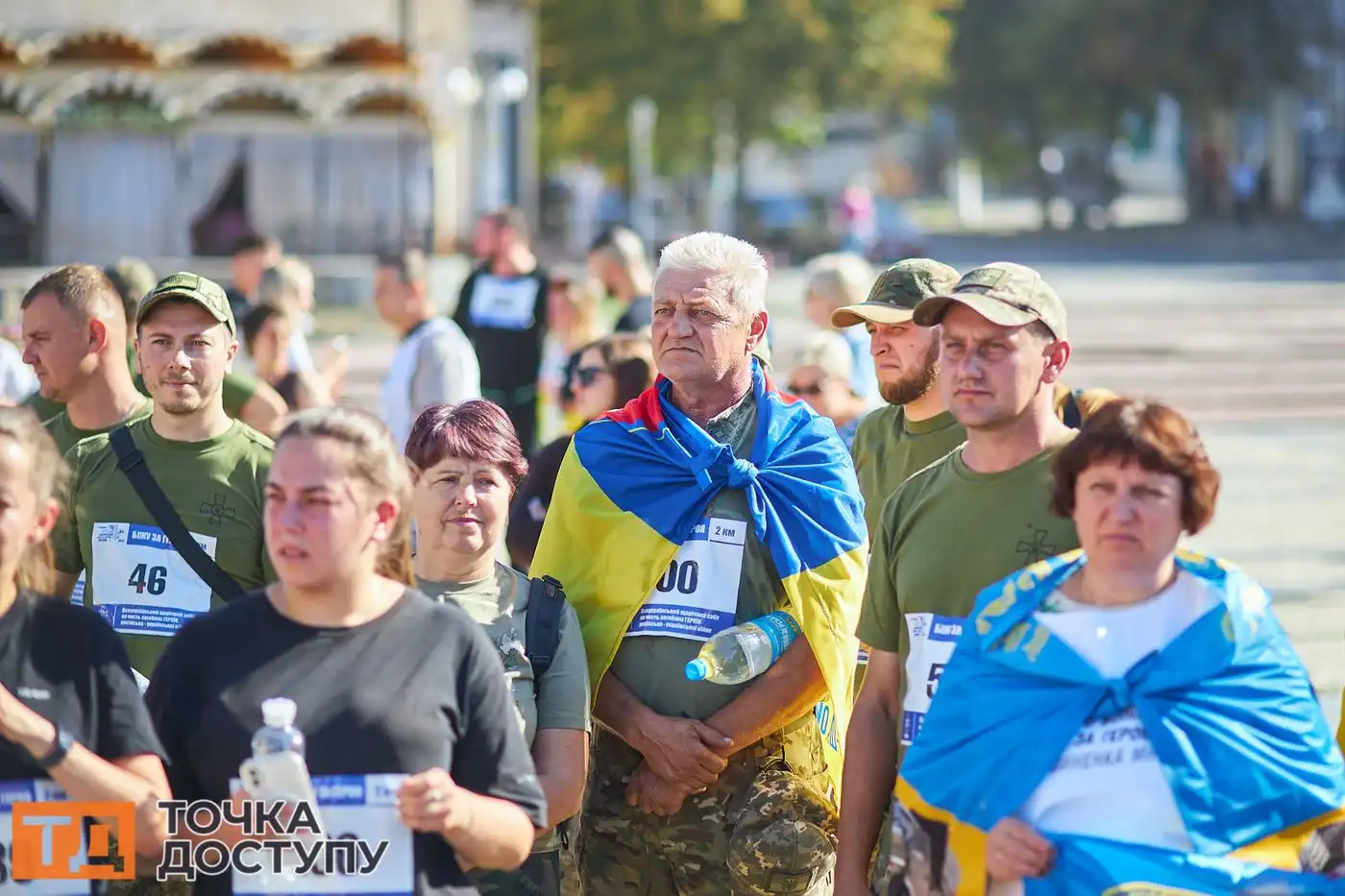 Учасники у Кропивницькому бігли, вшановуючи військових героїв.