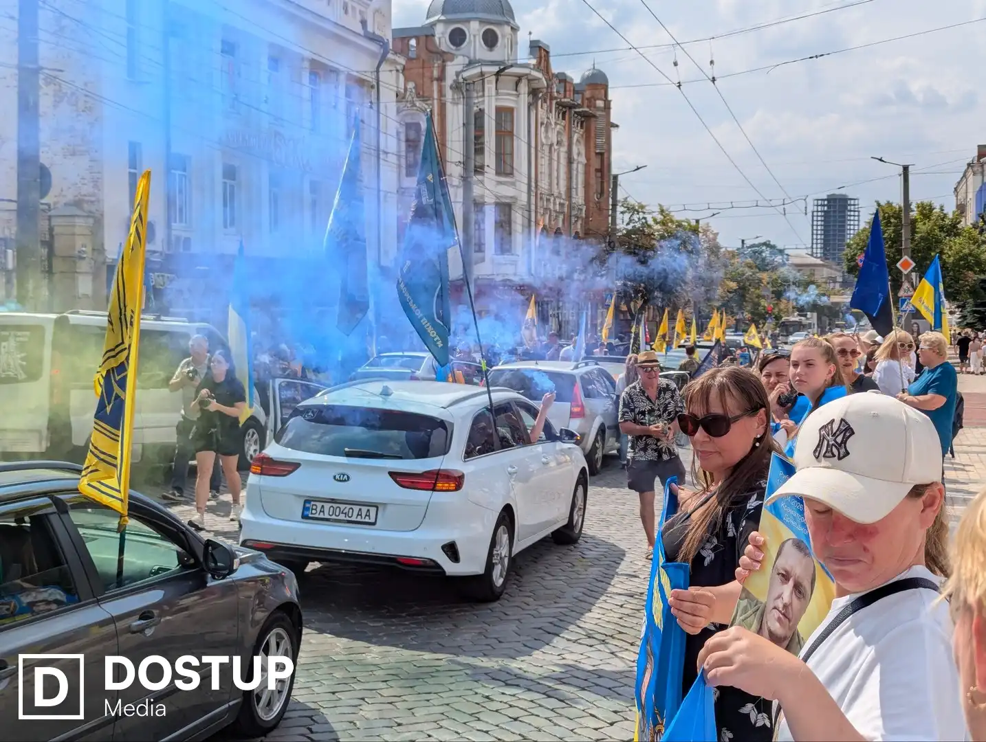 Містяни на акції на підтримку полонених у Кропивницькому