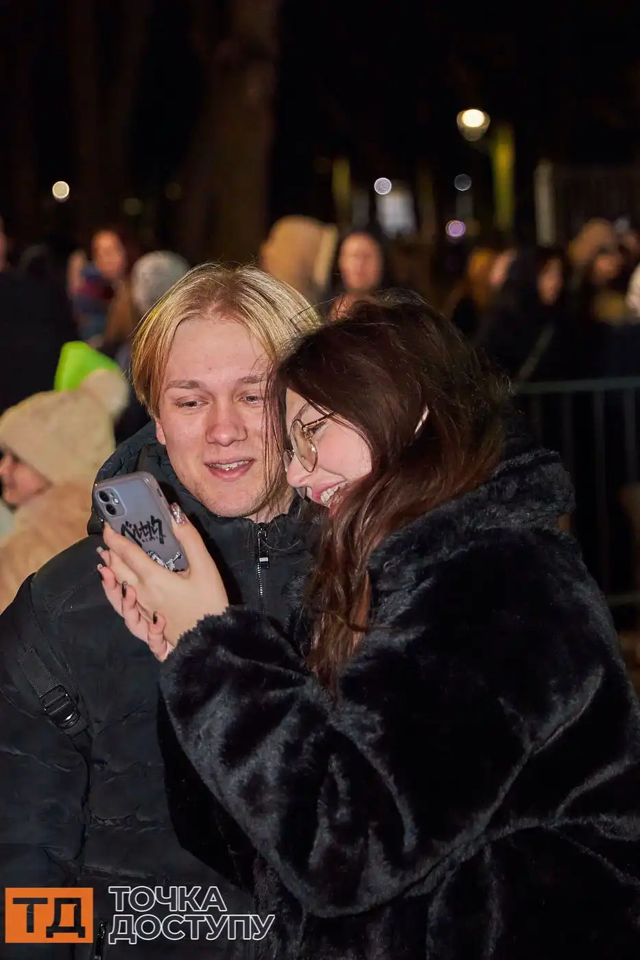 У Кропивницькому запалили вогні на ялинці, розміщеній у центральному Дендропарку.