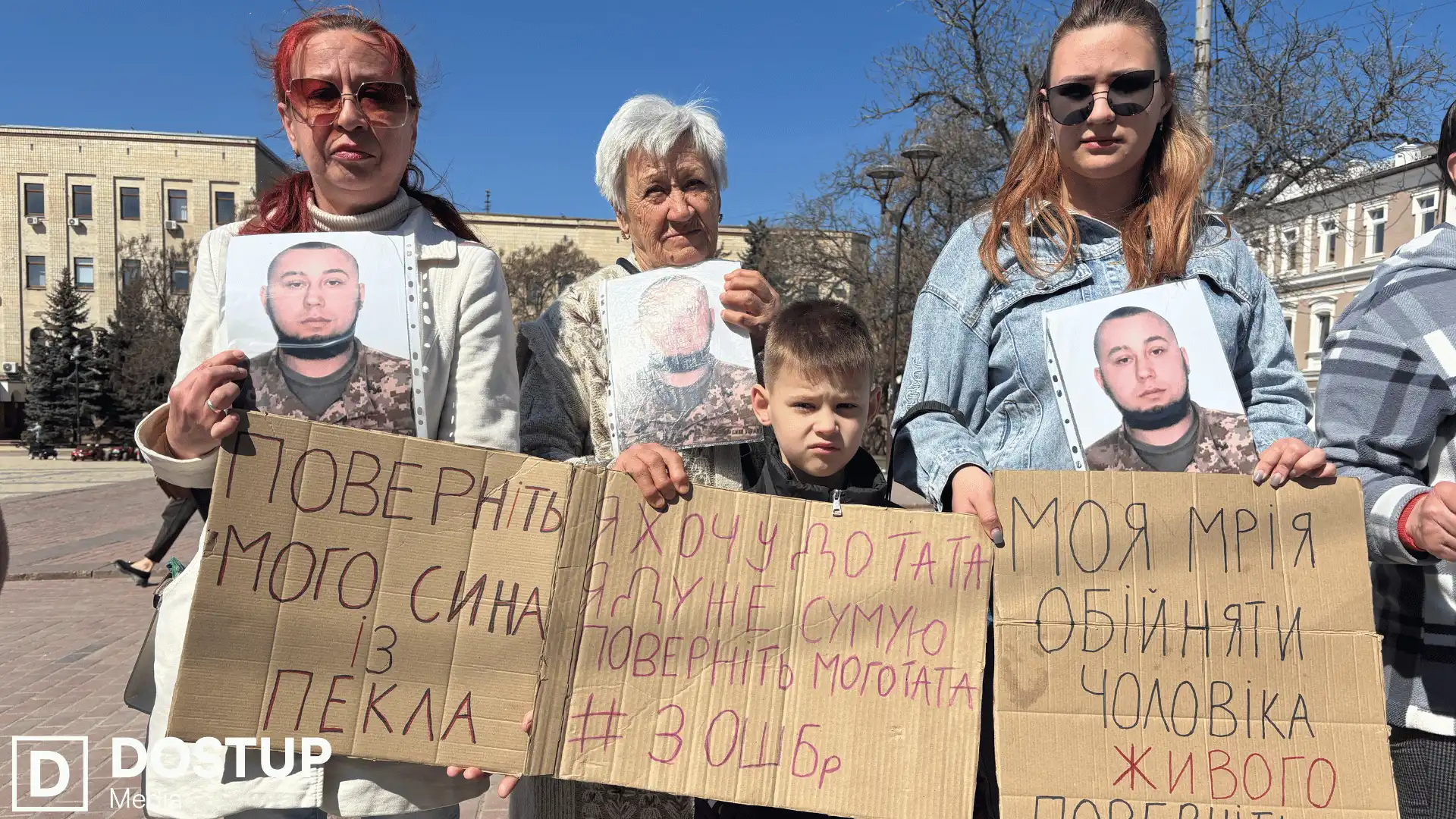 23-річний Емірхан Акчай вважається безвісти зниклим. Вдома його чекає родина