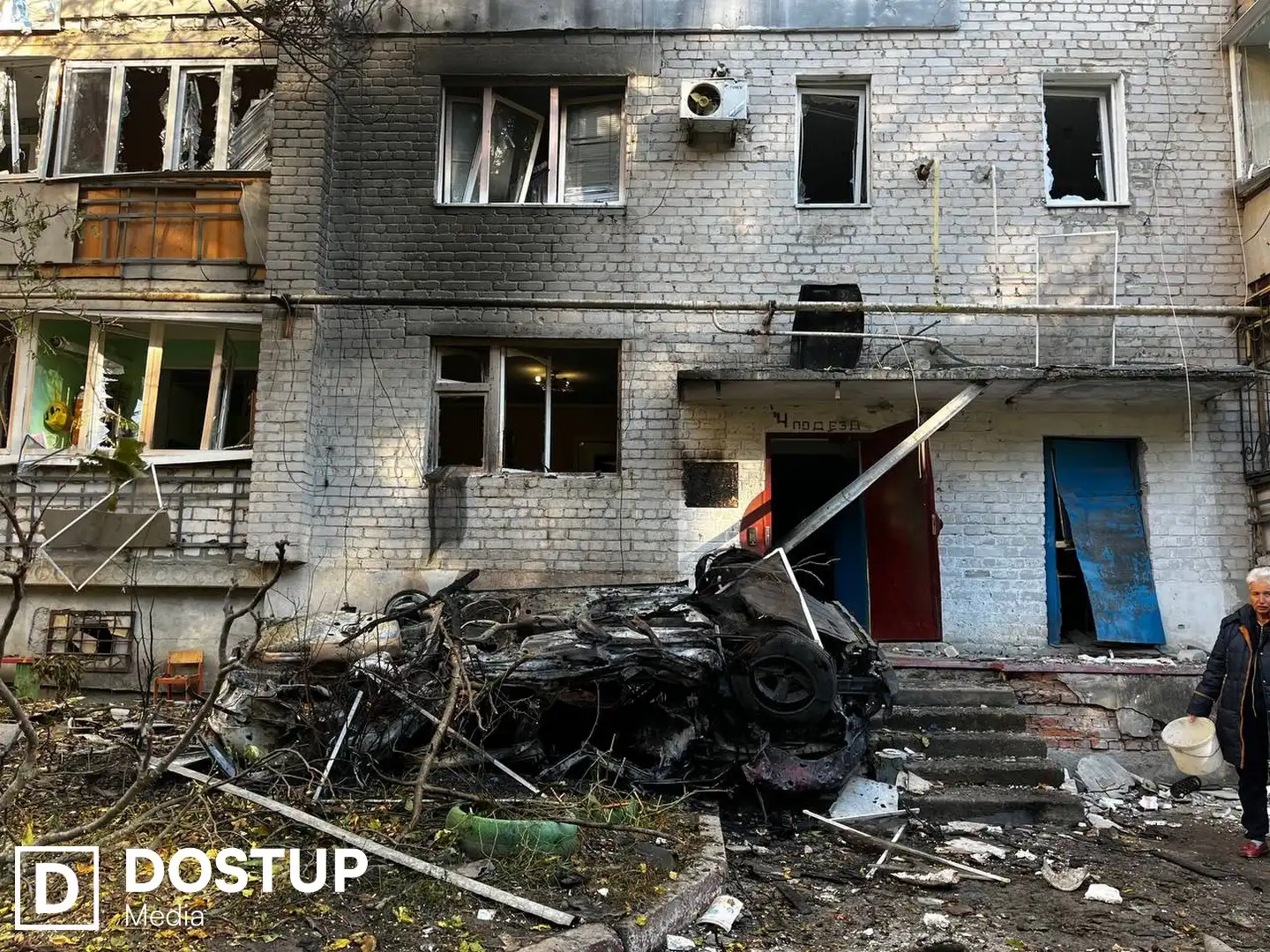 Пошкоджений під'їзд у Кропивницькому