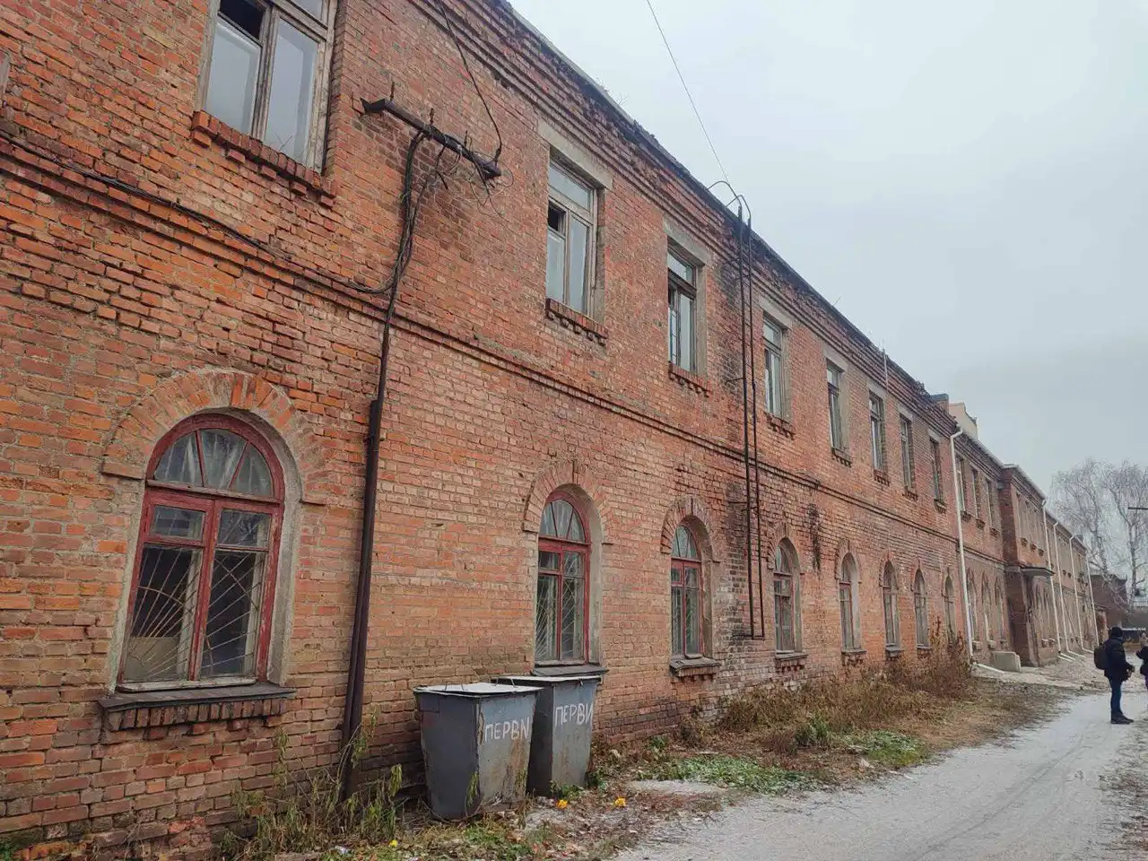 Будівля в Помічній