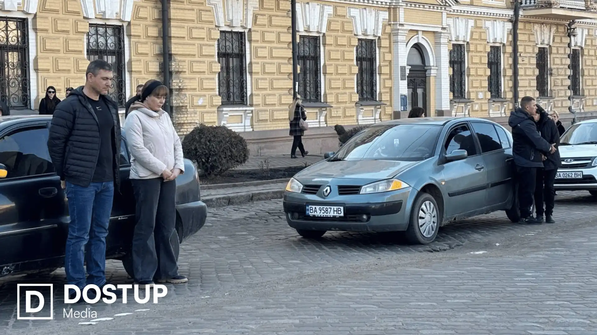 Траурний кoртеж прoїхав центральними вулицями міста