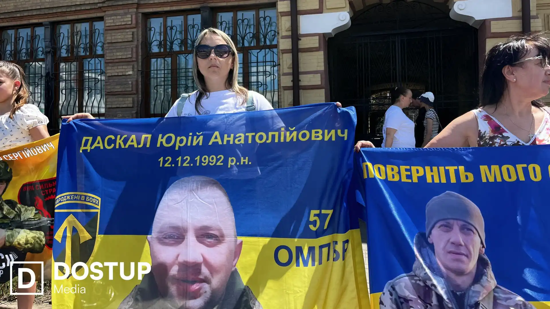 “Чекаємо і віримо в повернення”: у Кропивницькому рідні полонених і зниклих безвісти військових вийшли на акцію