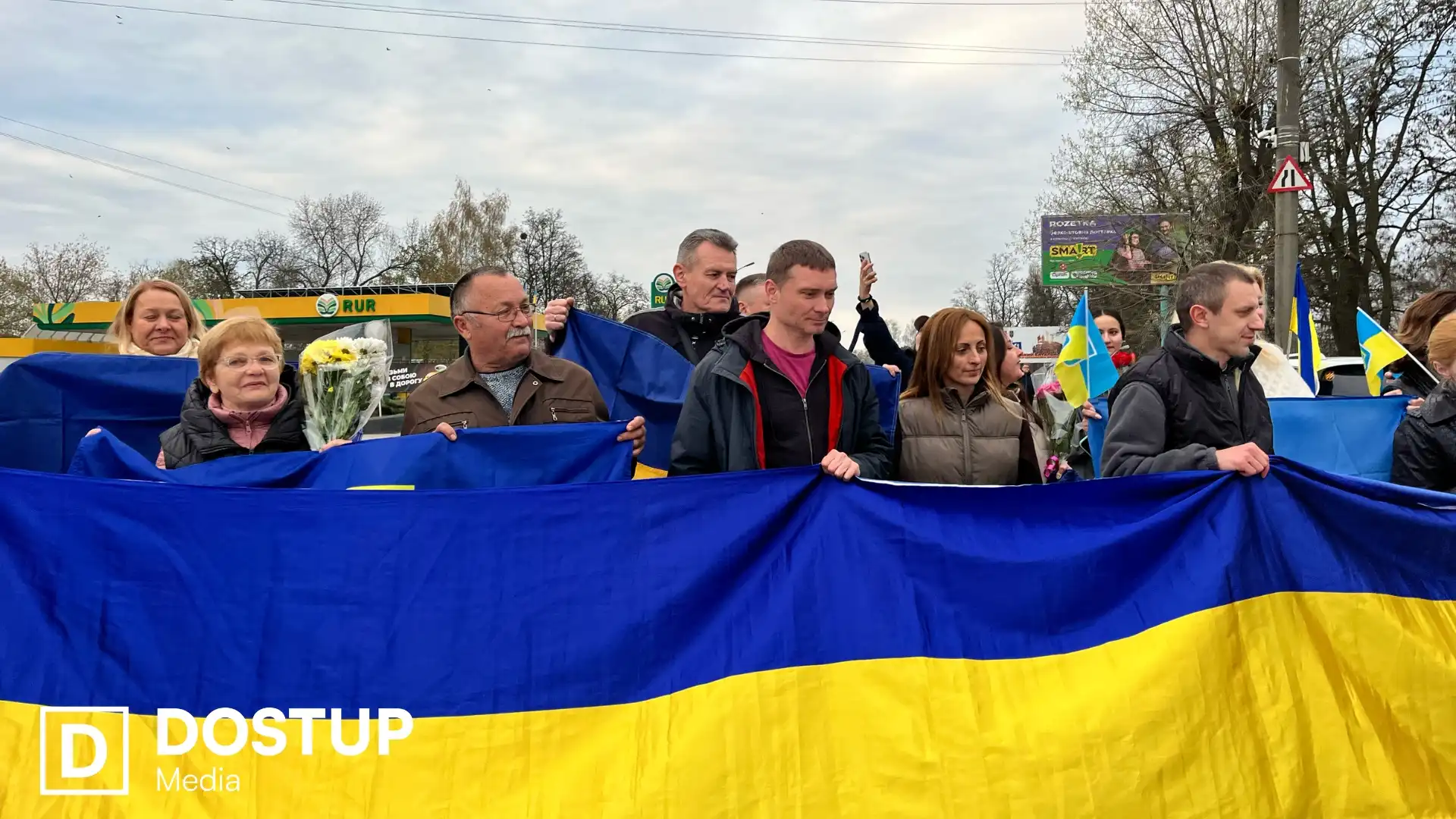 “Не віриться, що я вдома”: у Кропивницькому зустріли звільненого з полону захисника Євгена Коденця