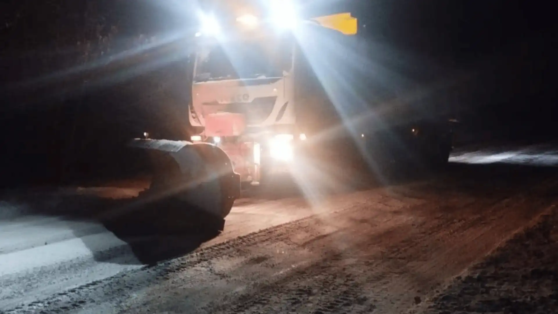 Дорожні служби працювали на дорогах