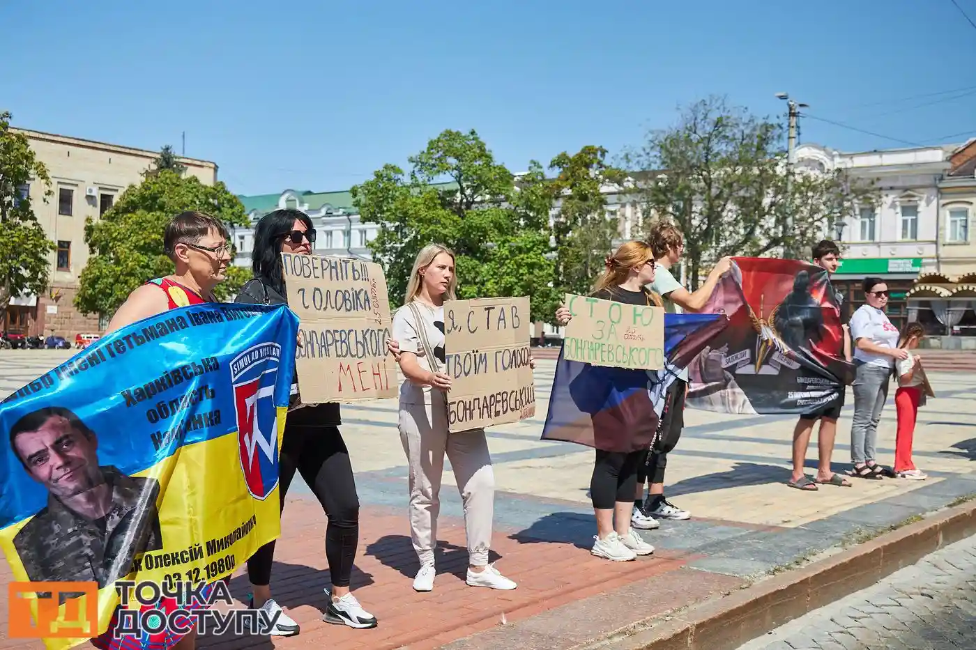 У Кропивницькому зібралися мешканці міста на акцію підтримки зниклих та полонених.