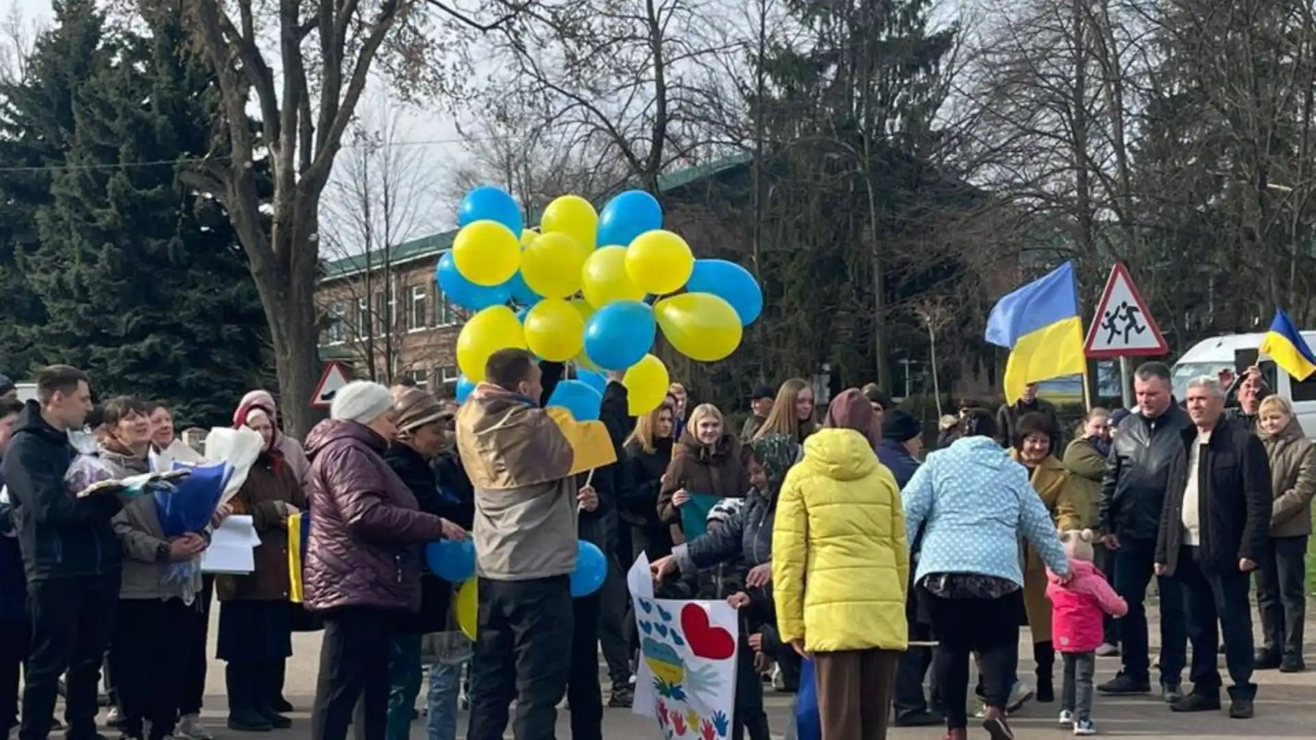 На Кіровоградщині зустріли звільненого з полону захисника Віталія Малюгу