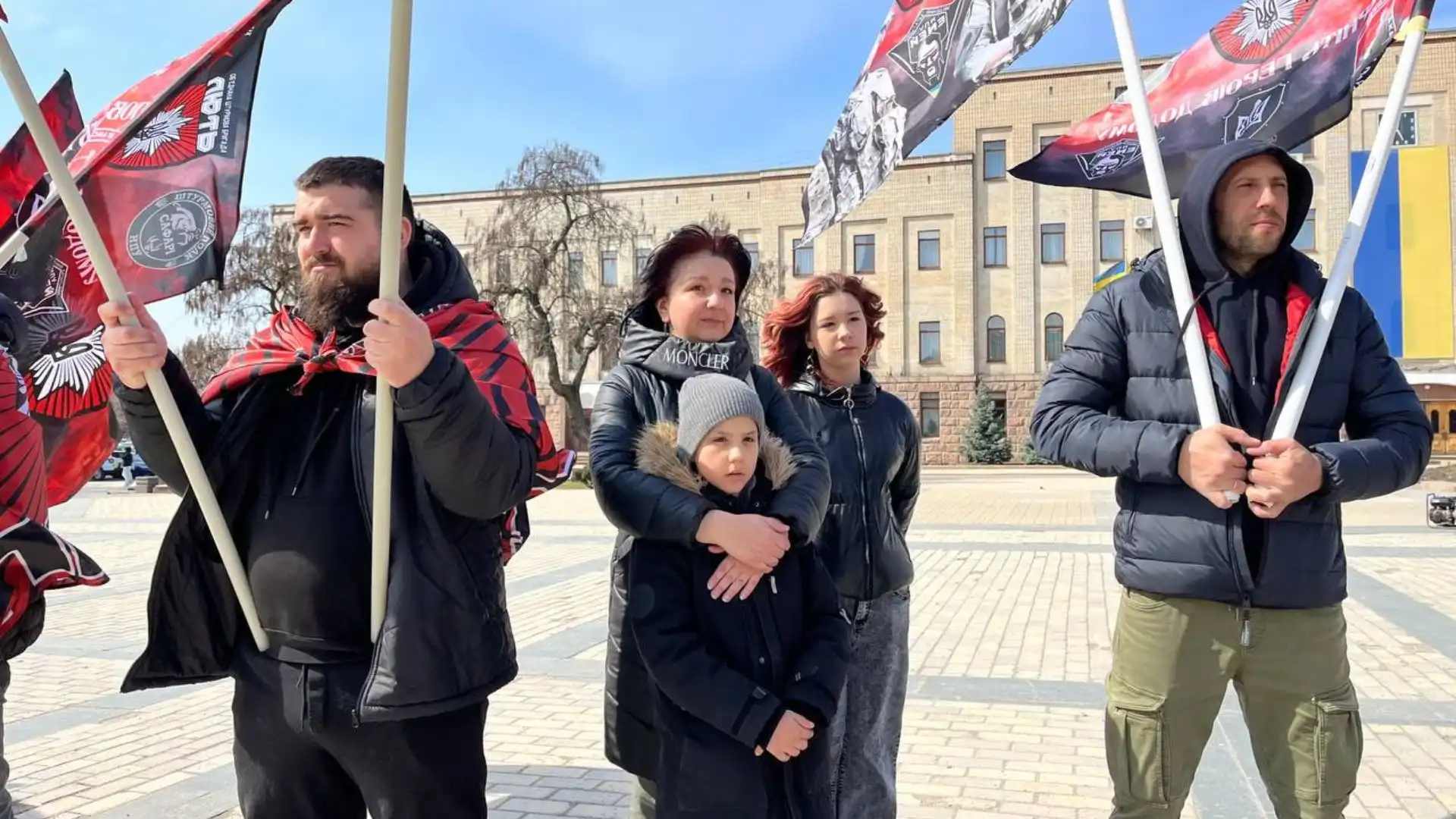 Юлія Попова прийшла на акцію заради чоловіка Андрія Попова