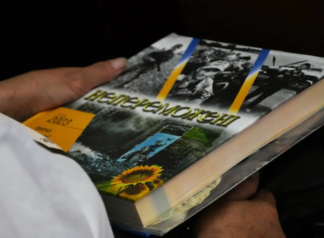 "Непереможені. Рік 2023-й": у Кропивницькому презентували книгу про 236 загиблих захисників