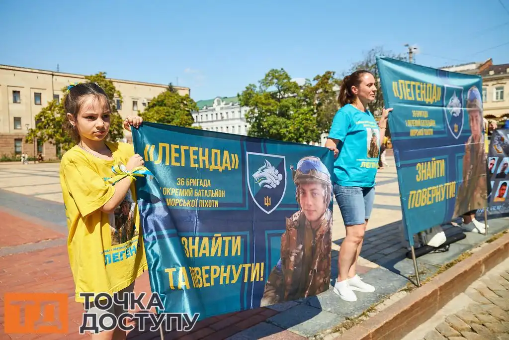 Громадська акція на центральній площі Кропивницького на підтримку українських захисників у полоні.