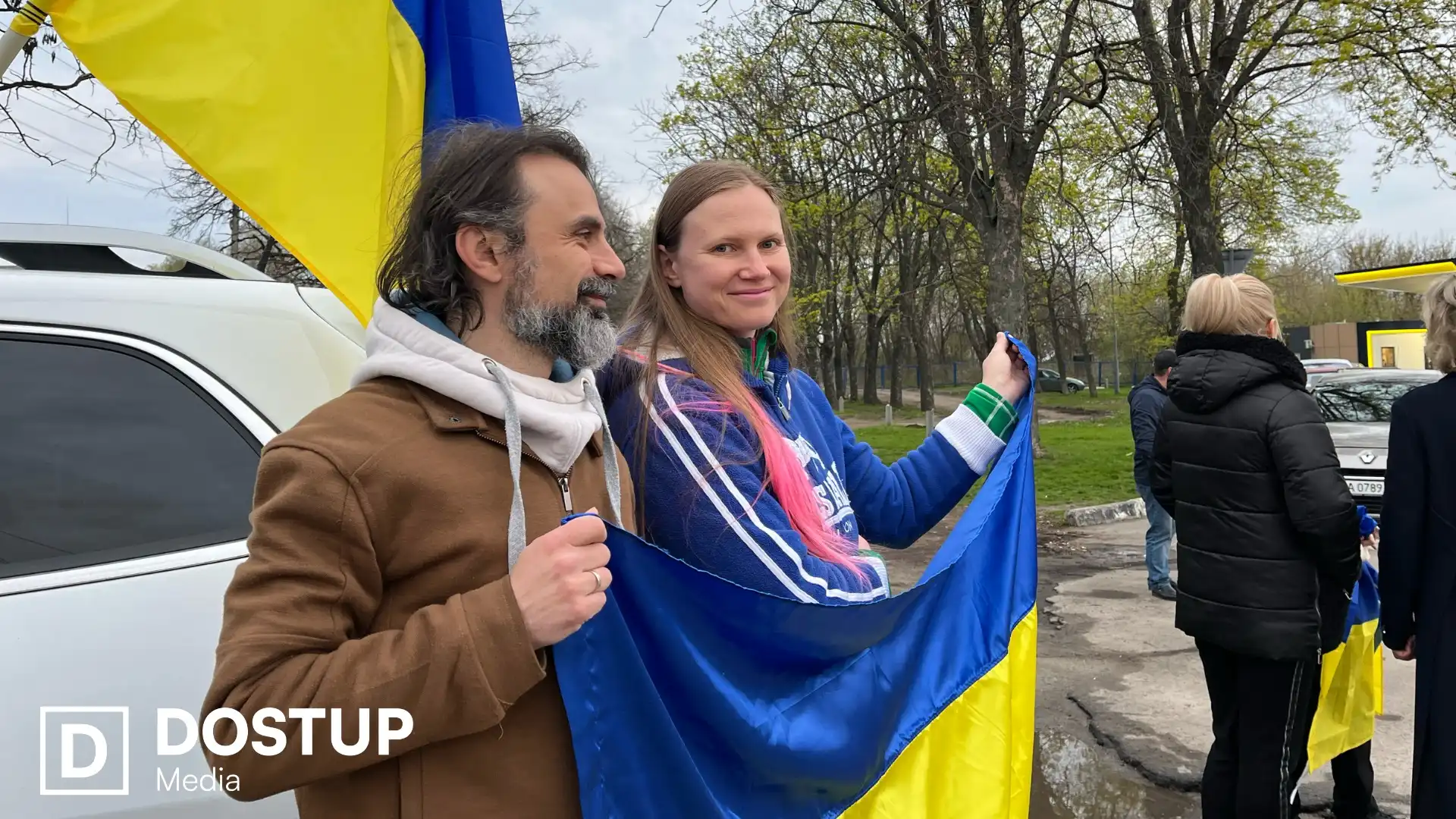 “Не віриться, що я вдома”: у Кропивницькому зустріли звільненого з полону захисника Євгена Коденця