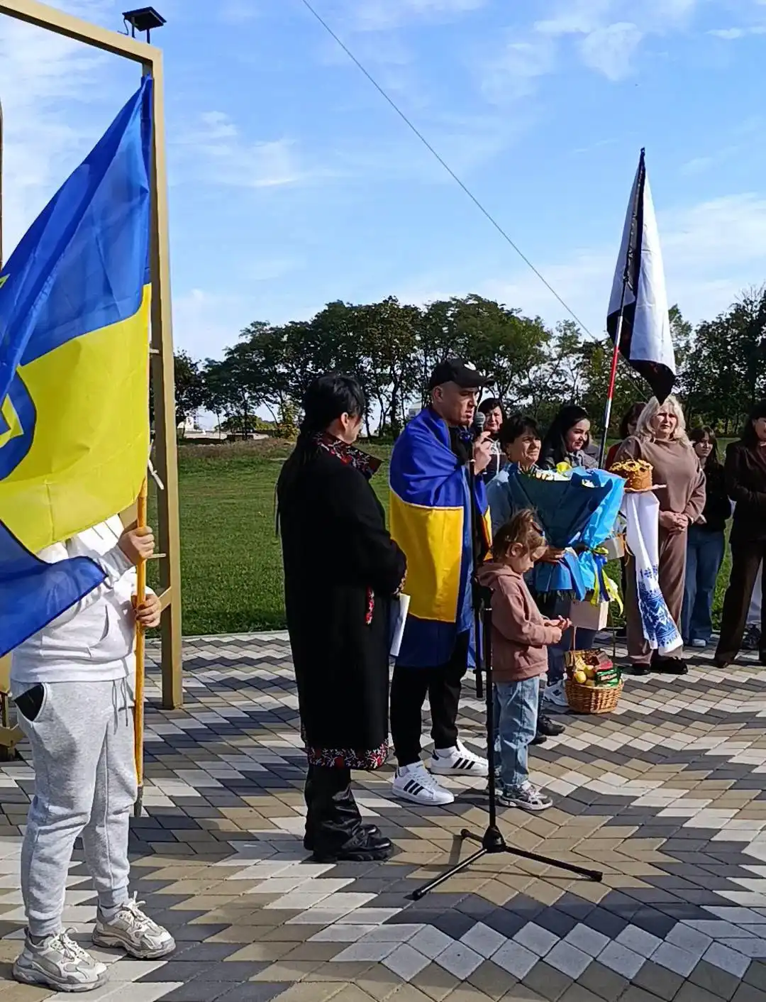 Захисника Маріуполя, який повернувся з полону, зустріли у громаді на Кіровоградщині