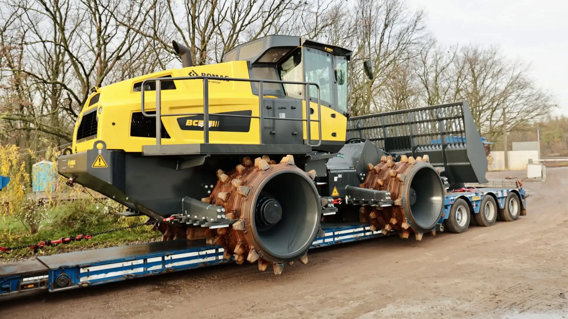 Спецмашину для ущільнення сміттєзвалища закупили за майже 15 мільйонів у Кропивницькому