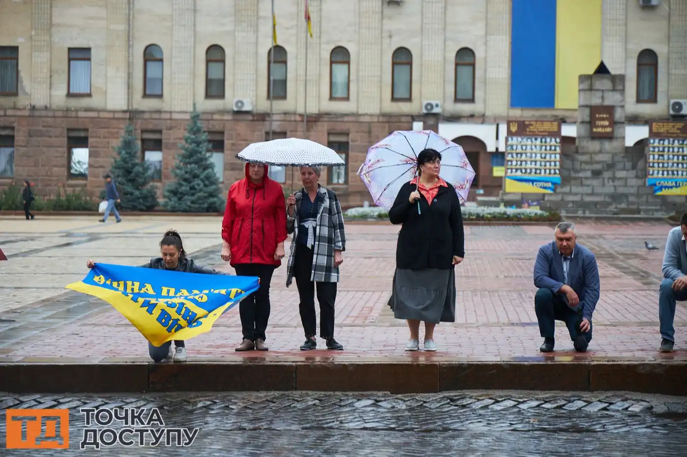 Жителі Кропивницького попрощалися з двома героями-захисниками, що загинули на війні.
