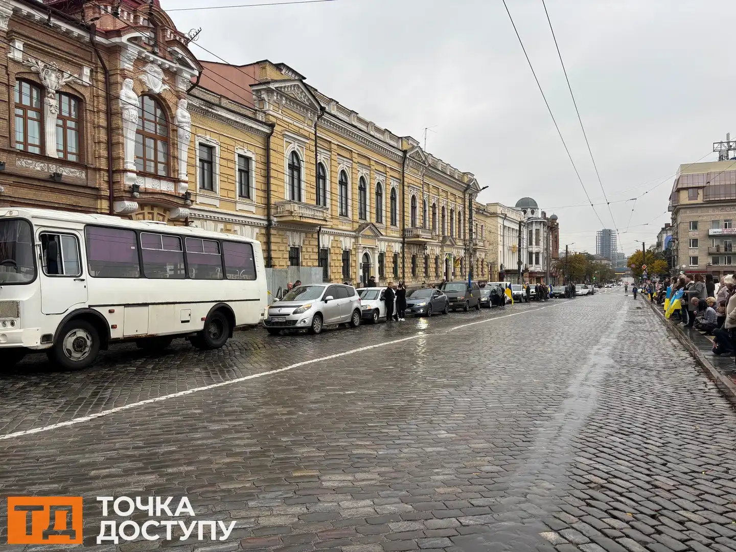 Із Сергієм Івановим та Андрієм Зелінським попрощалися у Кропивницькому: в центрі зупинився траурний кортеж