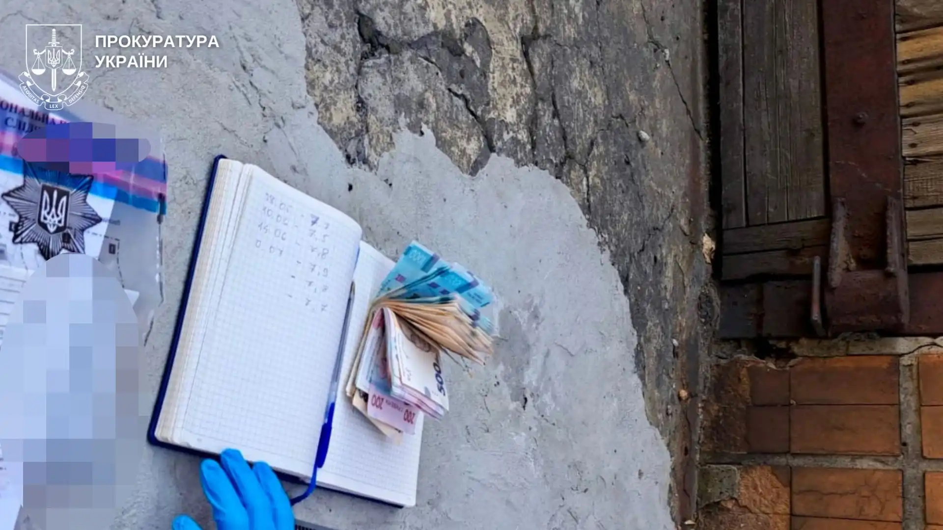 Пропонував працівнику поліції 60 тисяч хабаря за недопоставлену деревину: викрили підприємця з Кропивницького