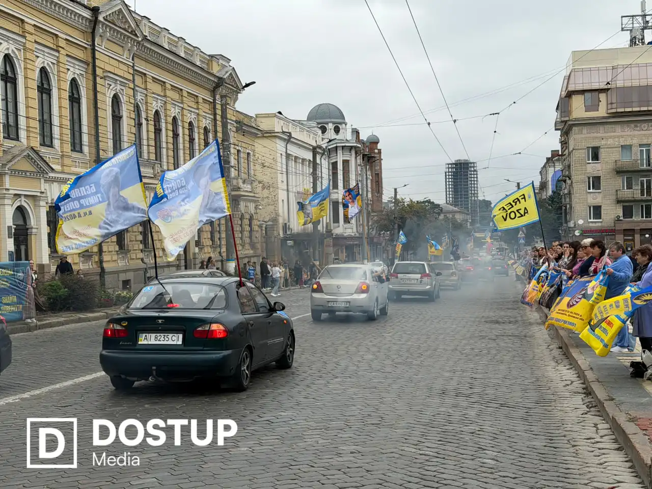 Акція на підтримку полонених у центрі