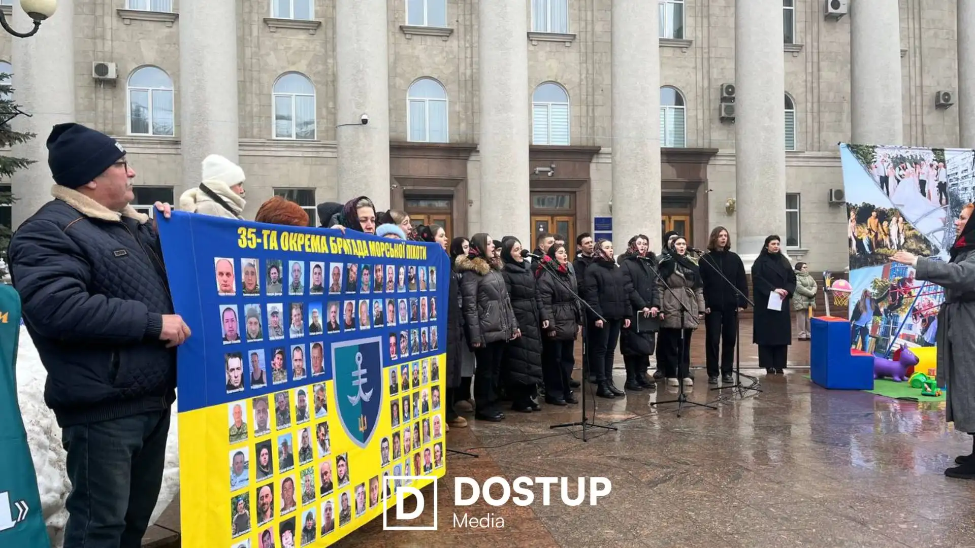 Чотири роки повномасштабної війни: у Кропивницькому встановили інсталяцію пам’яті