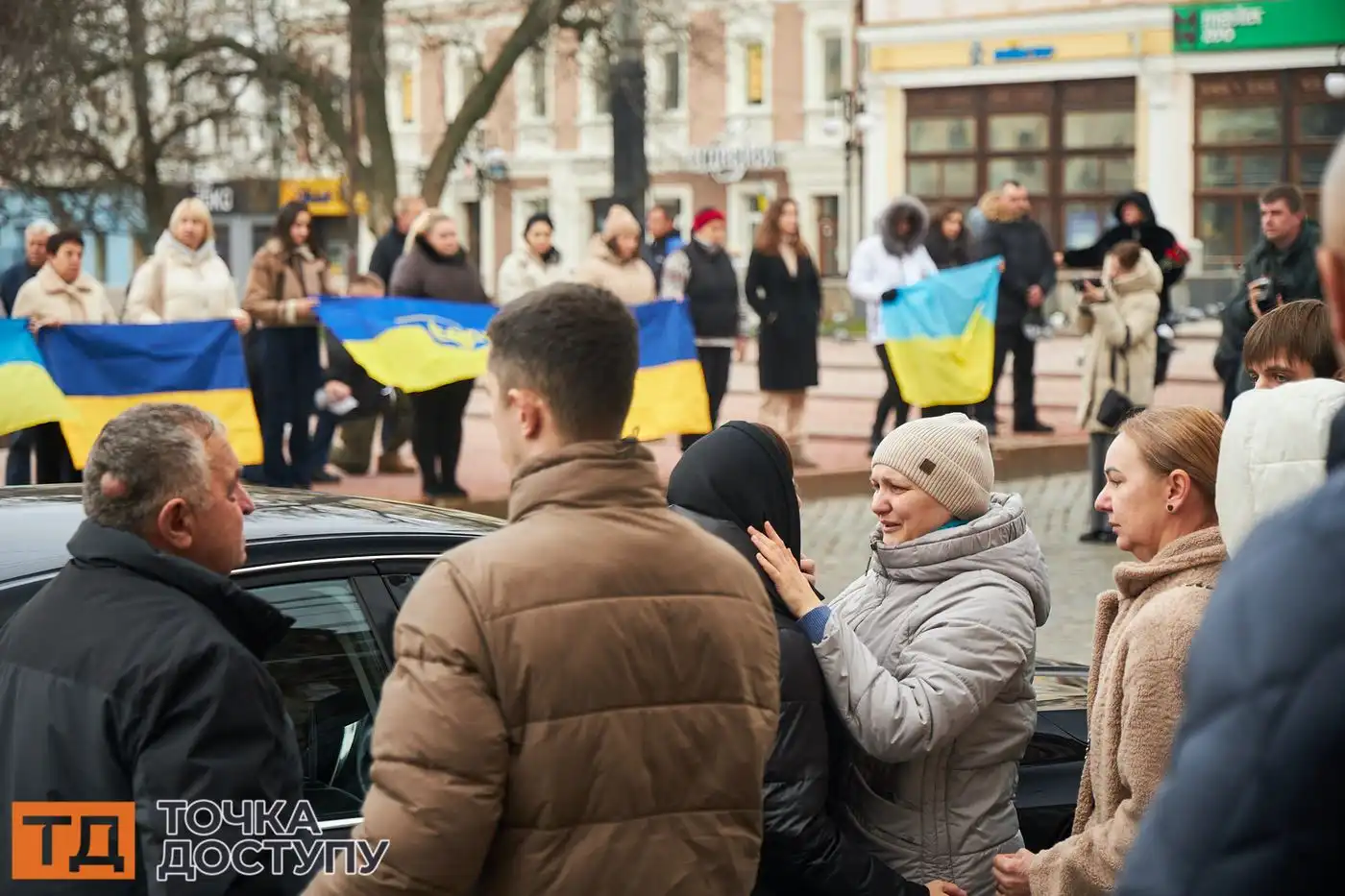 У Кропивницькому під час церемонії прощання вшанували пам’ять трьох полеглих воїнів.