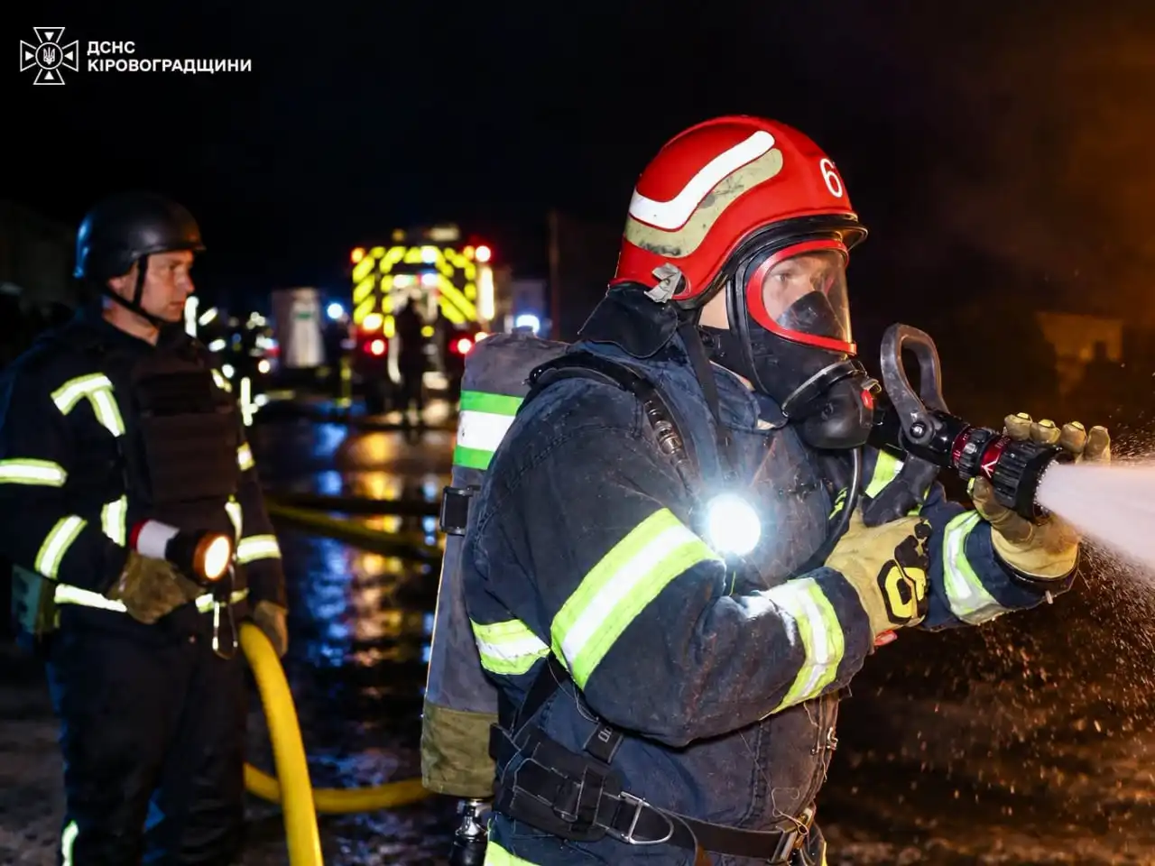 ДСНС ліквідовують наслідки обстрілу на Кіровоградщині