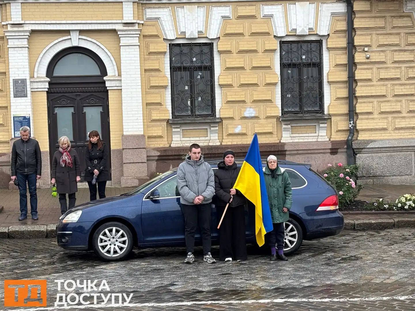 Із Сергієм Івановим та Андрієм Зелінським попрощалися у Кропивницькому: в центрі зупинився траурний кортеж