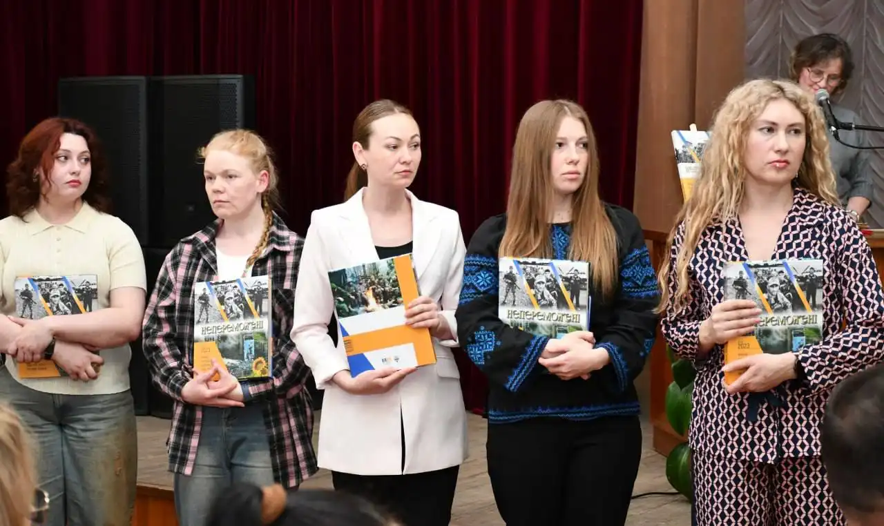 "Непереможені. Рік 2023-й": у Кропивницькому презентували книгу про 236 загиблих захисників