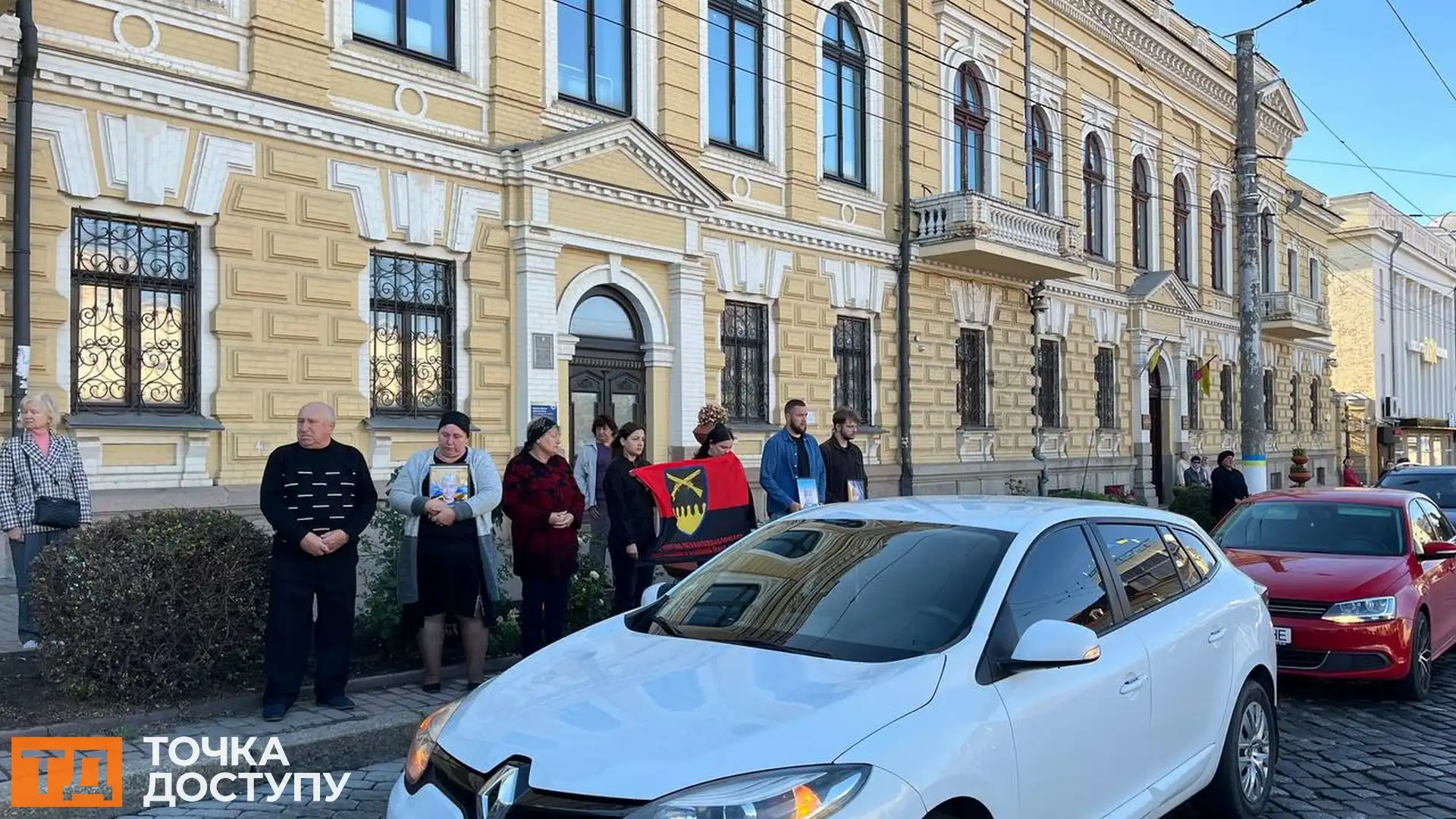 У Кропивницькому попрощалися із воїном Ігорем Гордашком: містом проїхав траурний кортеж