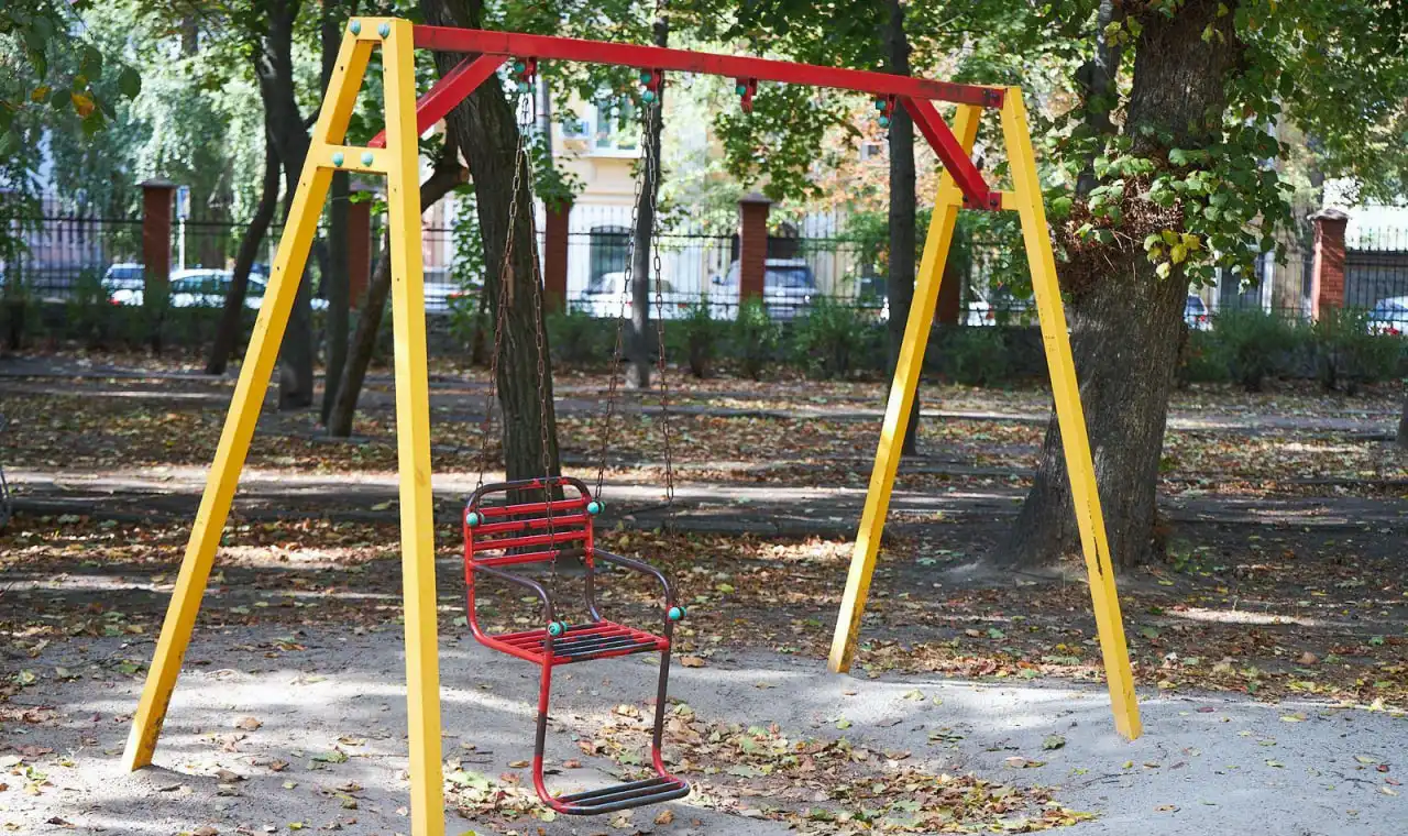 занедбаний майданчик у Ковалівському парку