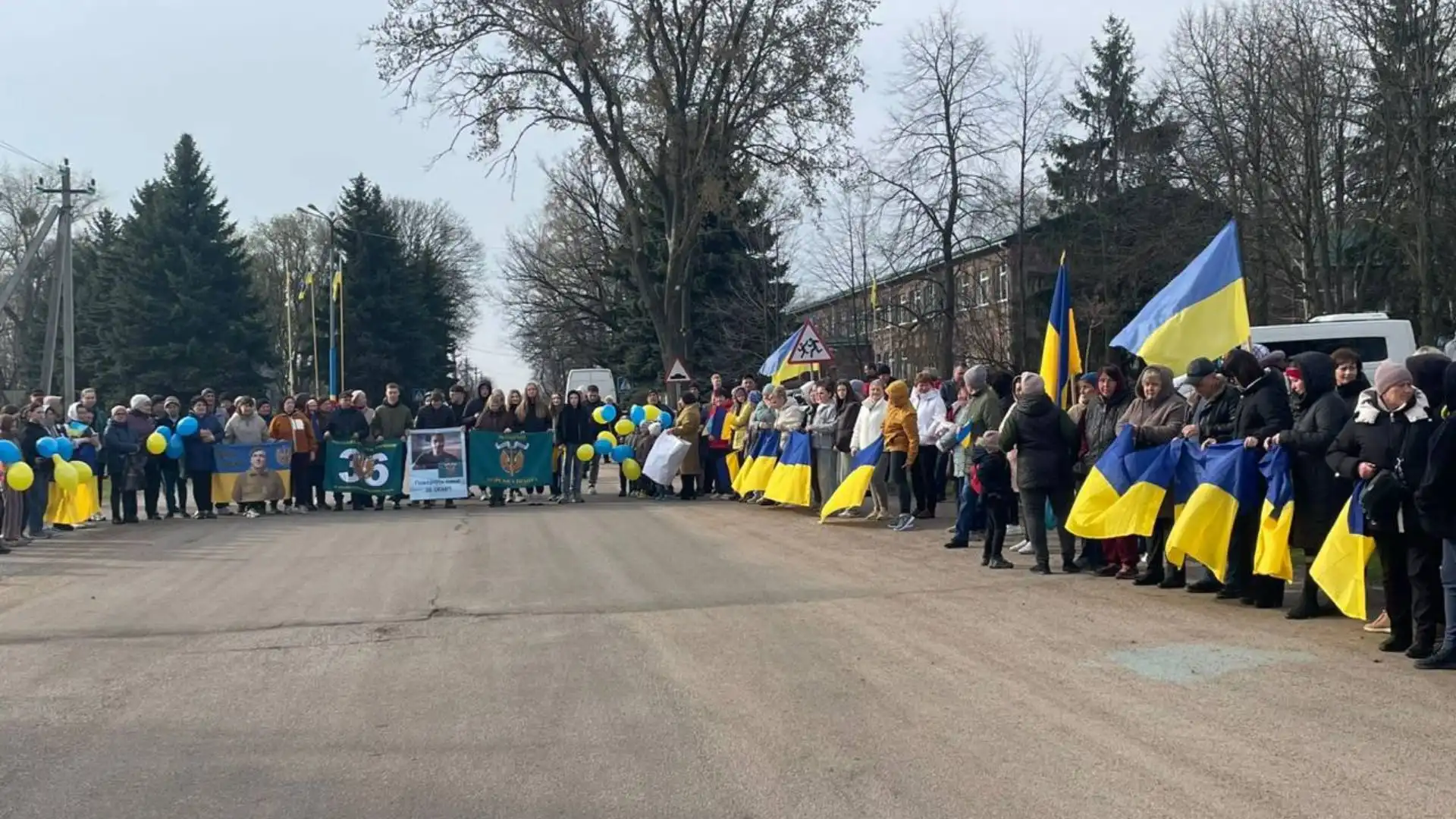 На Кіровоградщині зустріли звільненого з полону захисника Віталія Малюгу