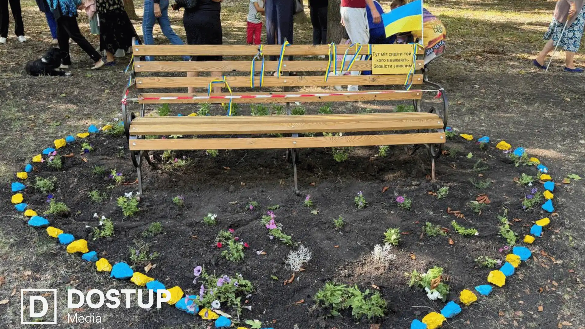 У селі на Кіровоградщині встановили лавки пам’яті та надії на честь загиблих і зниклих безвісти військових