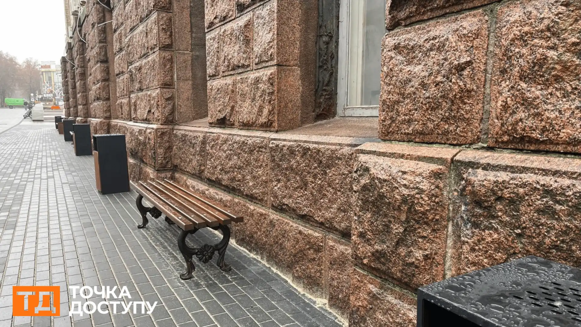 Лавки на Театральній