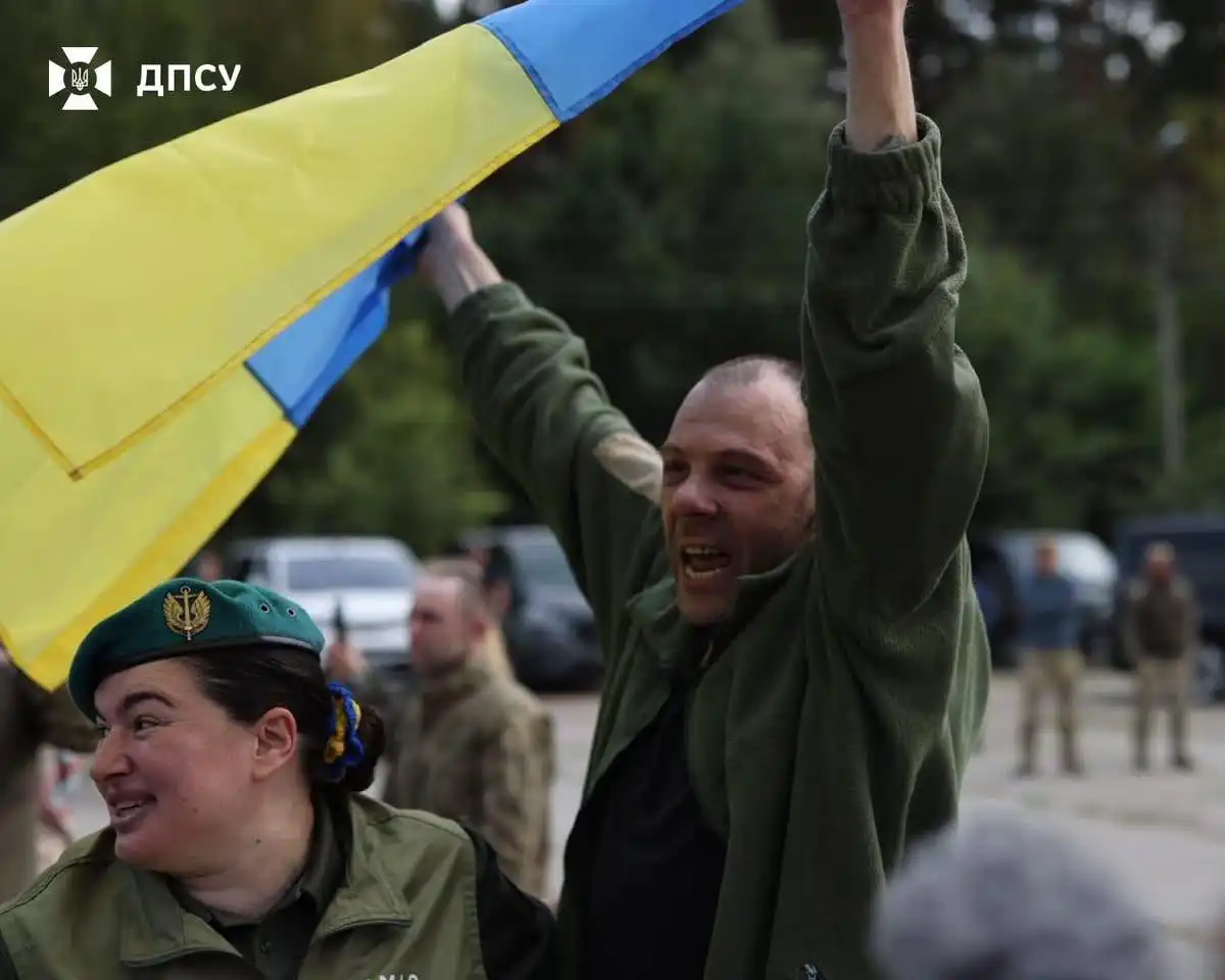 Звільнили з полону військових