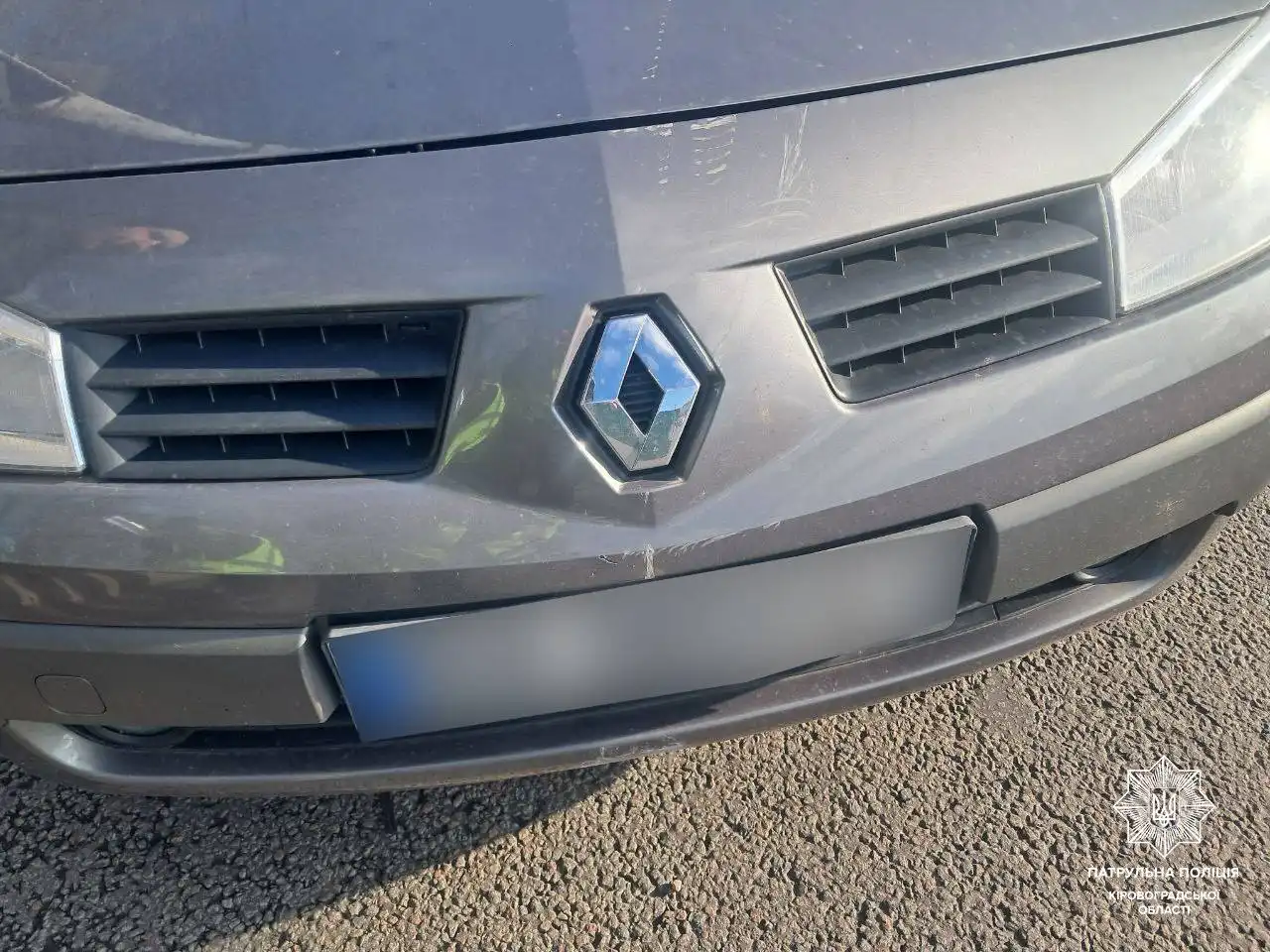 Водій тролейбуса у Кропивницькому скоїв ДТП: дроти впали на машину