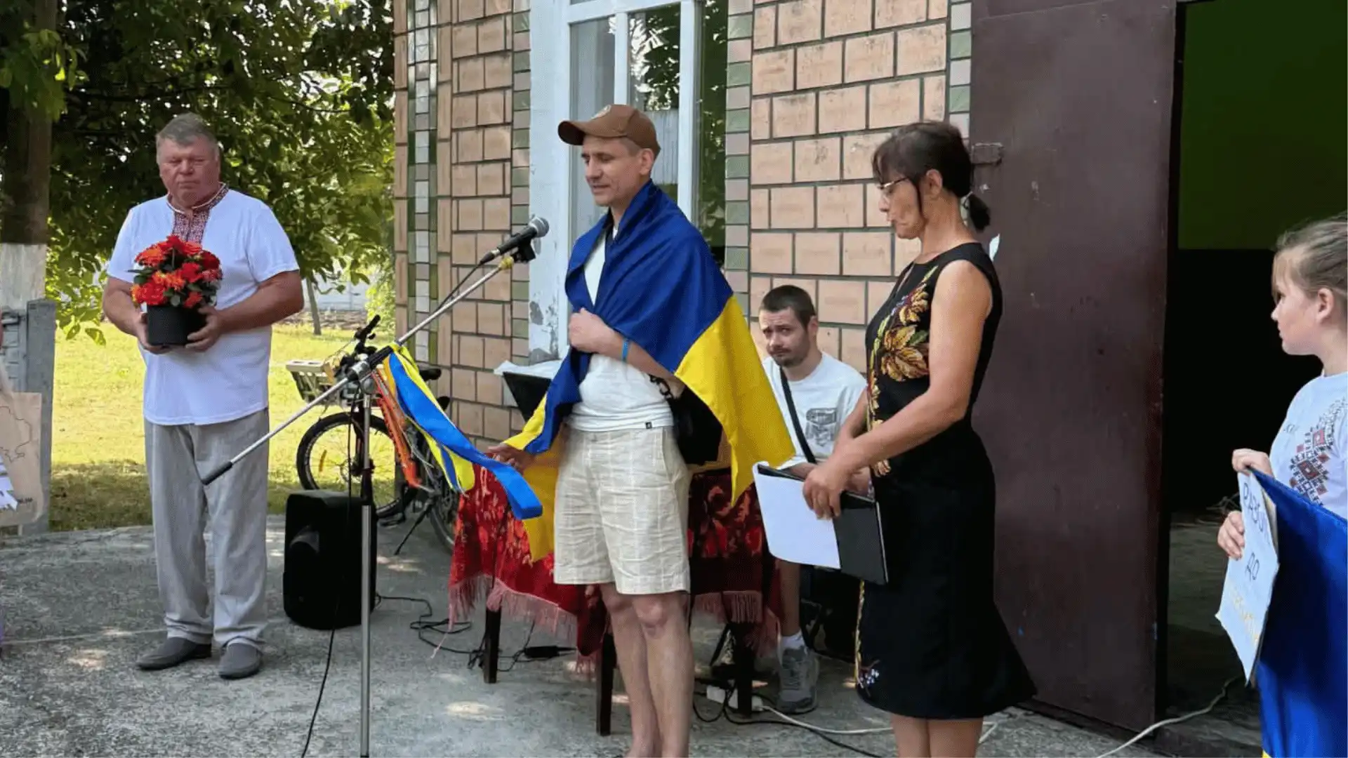 Військовий Іван Касян з Мануйлівки повернувся додому після полону росіян