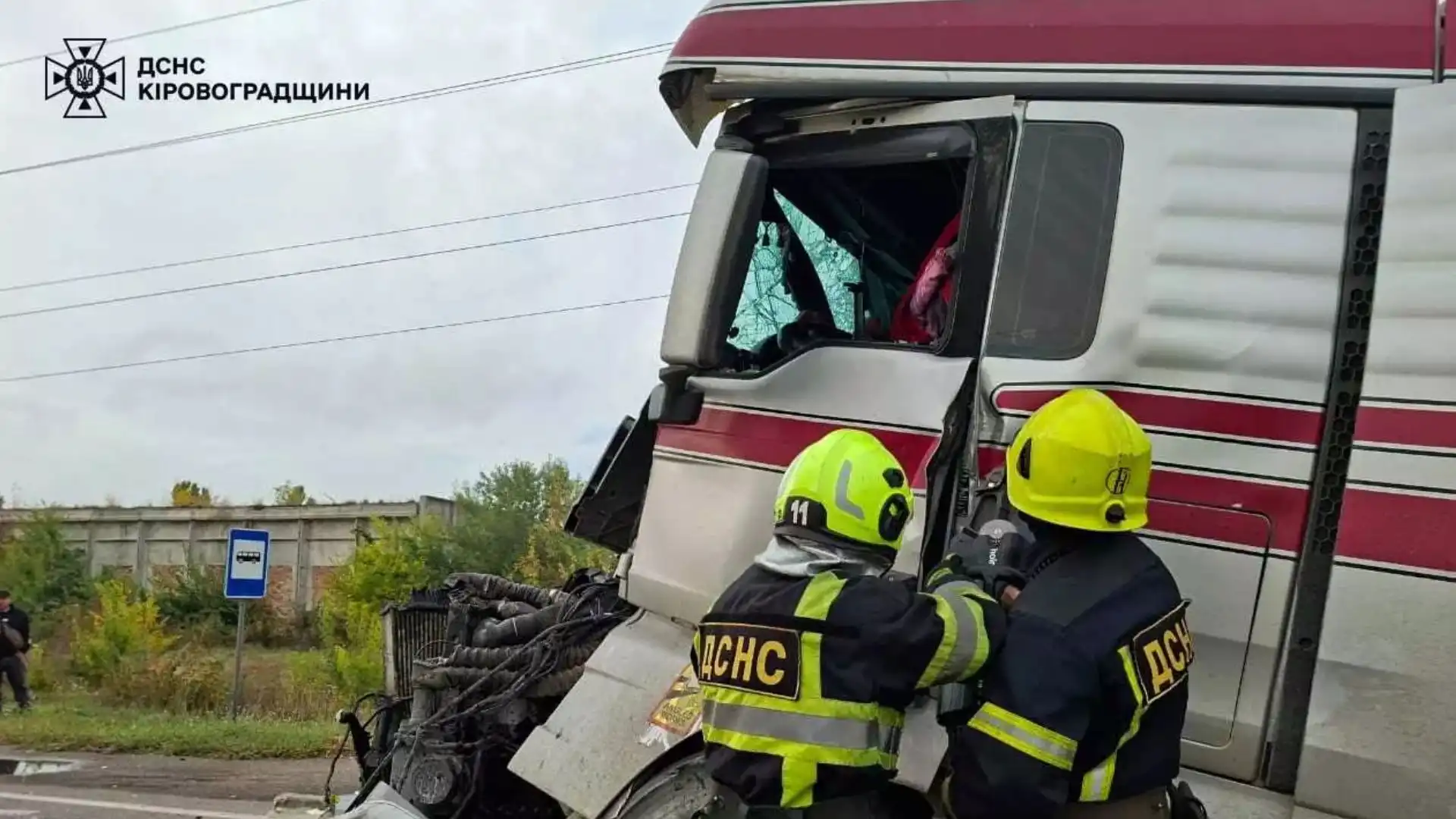 Дві вантажівки зіткнулися в Олександрії: один з водіїв травмувався