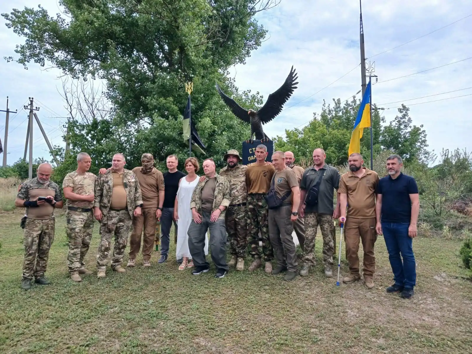 Відкриття "Стели пам’яті дoбрoвoльців" у Приютівці. Її виготовив ветеран Ігор Погрібний