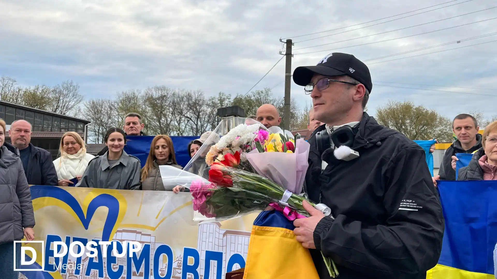 “Не віриться, що я вдома”: у Кропивницькому зустріли звільненого з полону захисника Євгена Коденця