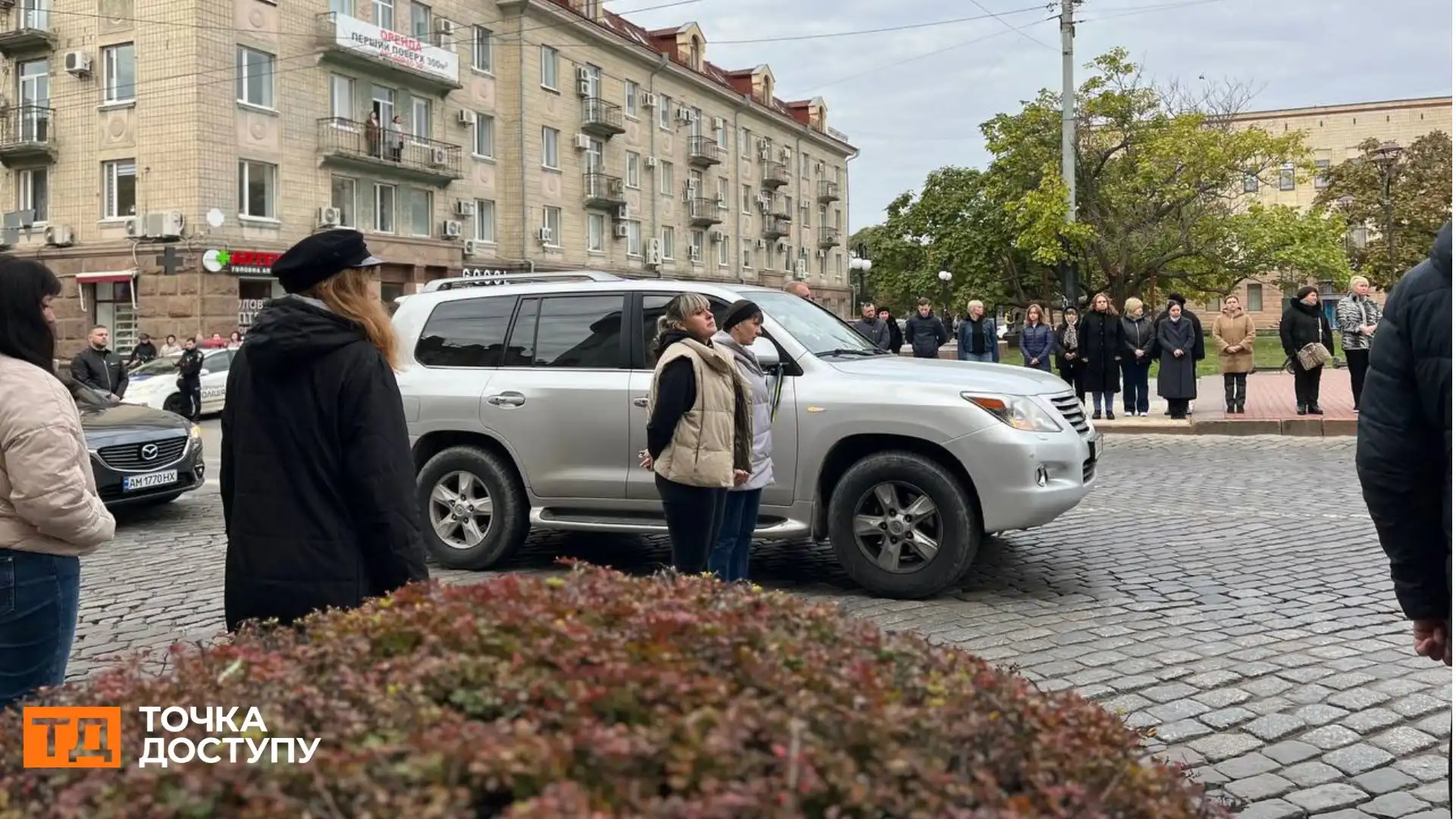 У Кропивницькому прощалися з Віталієм Пoпoвичем та Михайлом Бандурком: містом проїхав траурний кортеж