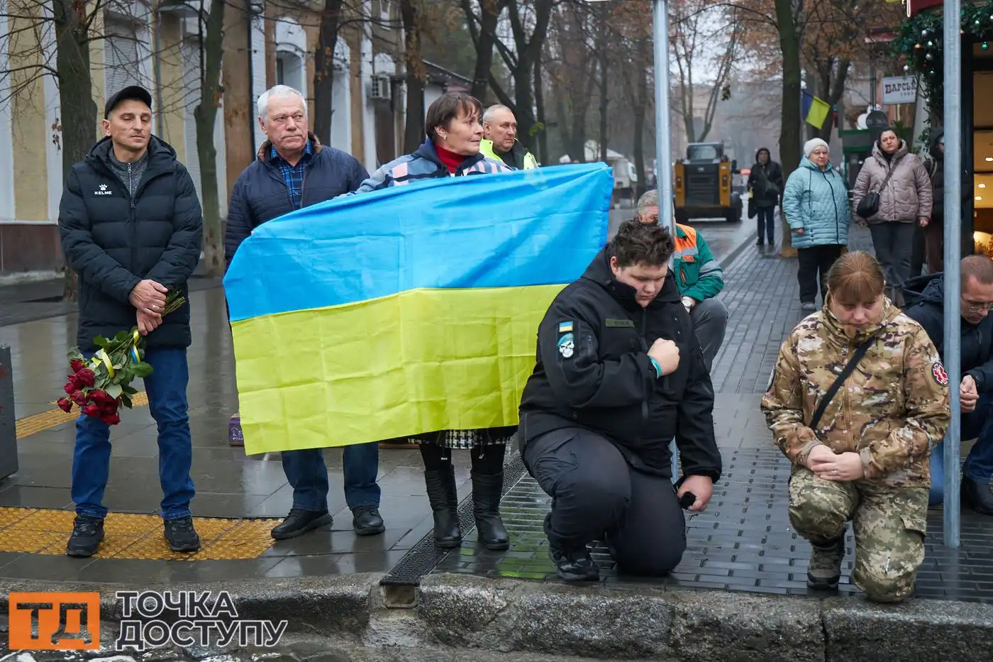 Сотні людей у Кропивницькому прийшли провести в останню путь чотирьох оборонців України.