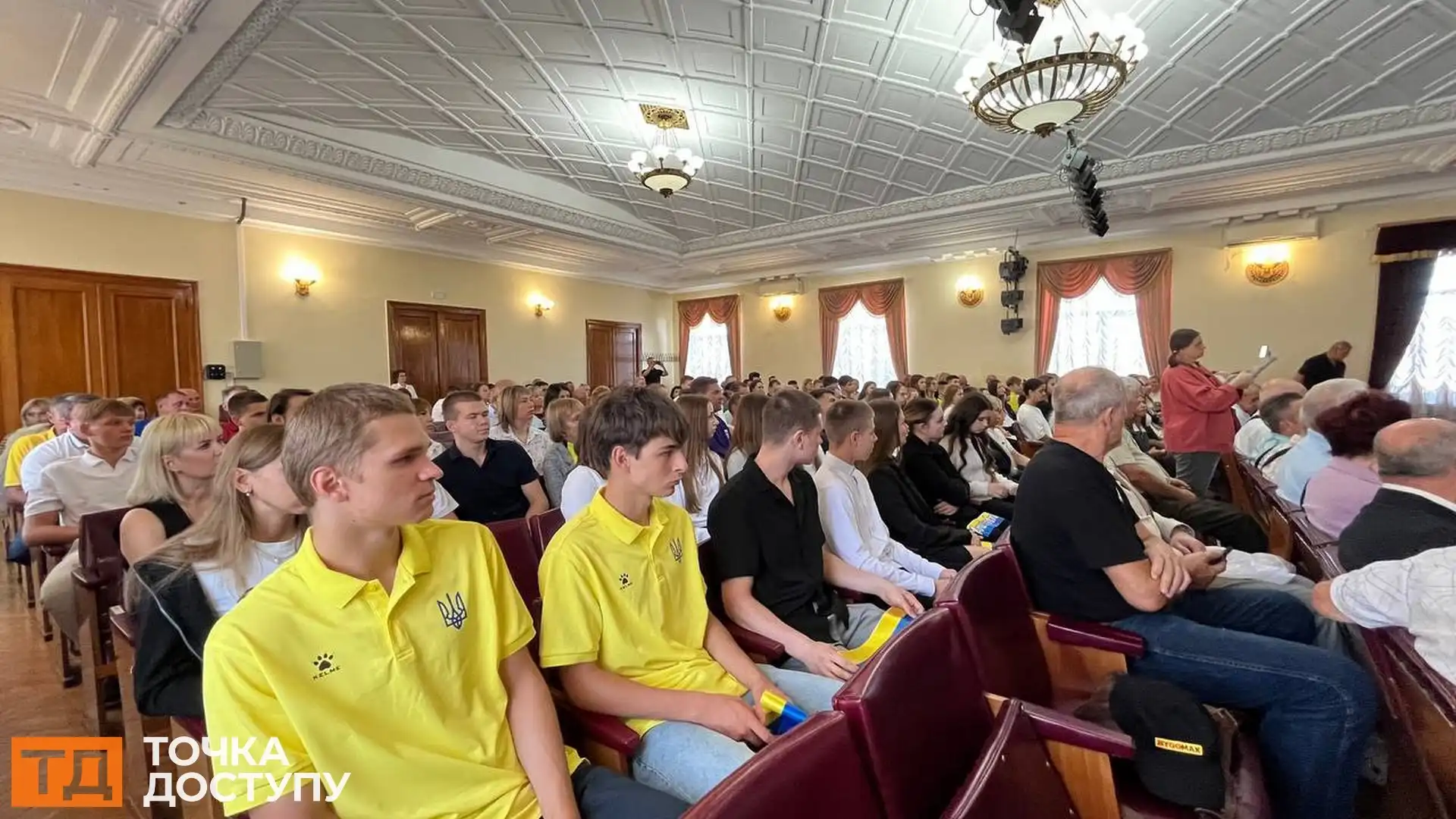 Вперше спортсменам до 18 років у Кропивницькому вручили гроші сертифікати